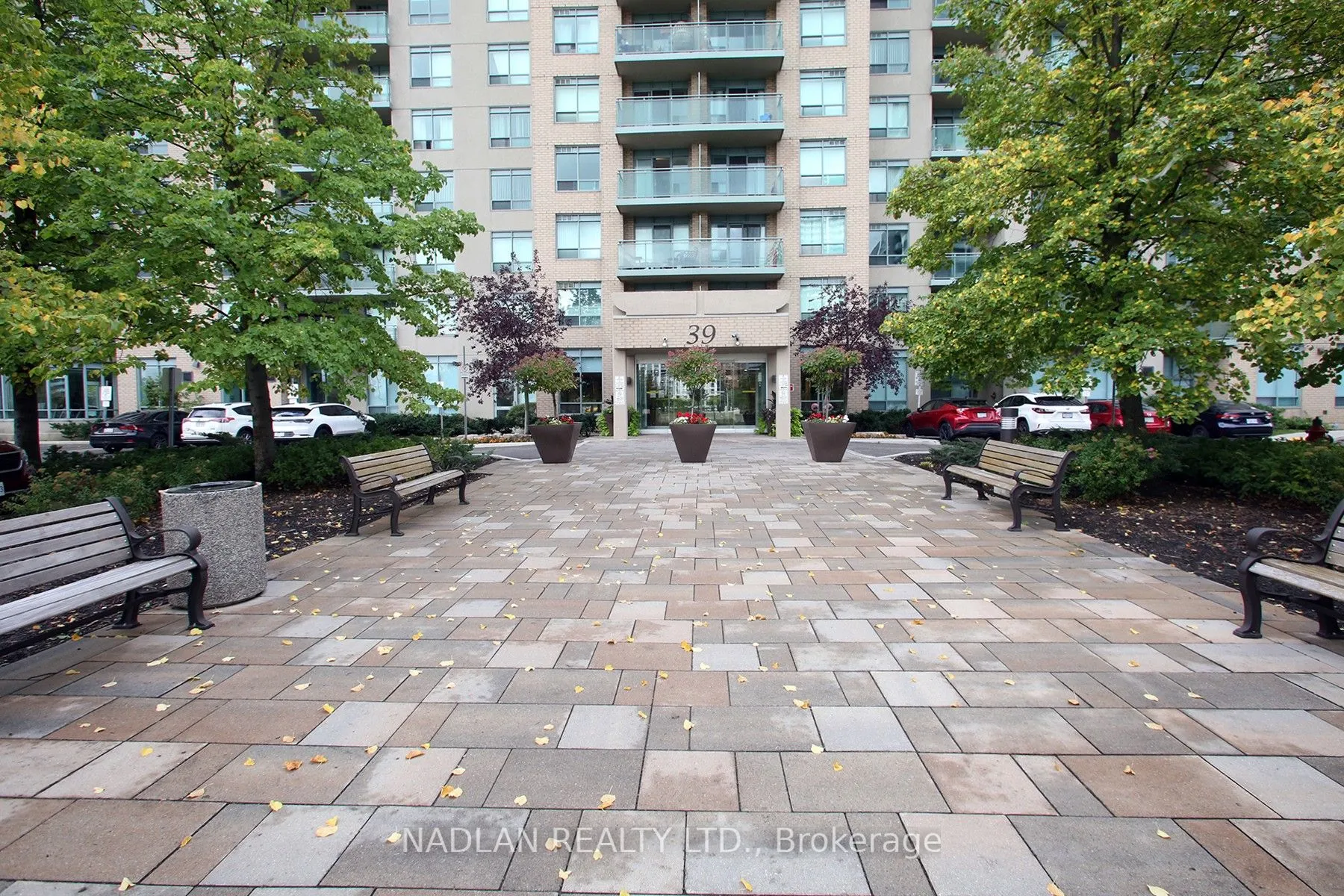 39 ONEIDA Crescent, #615