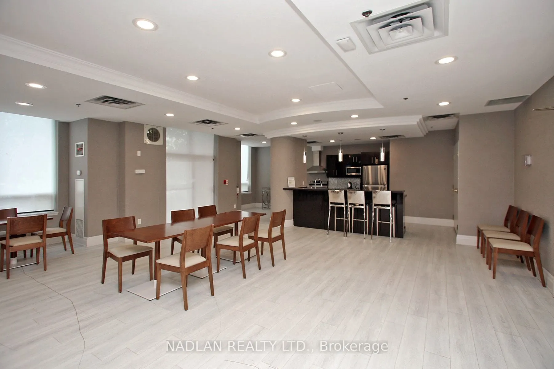 39 ONEIDA Crescent, #615