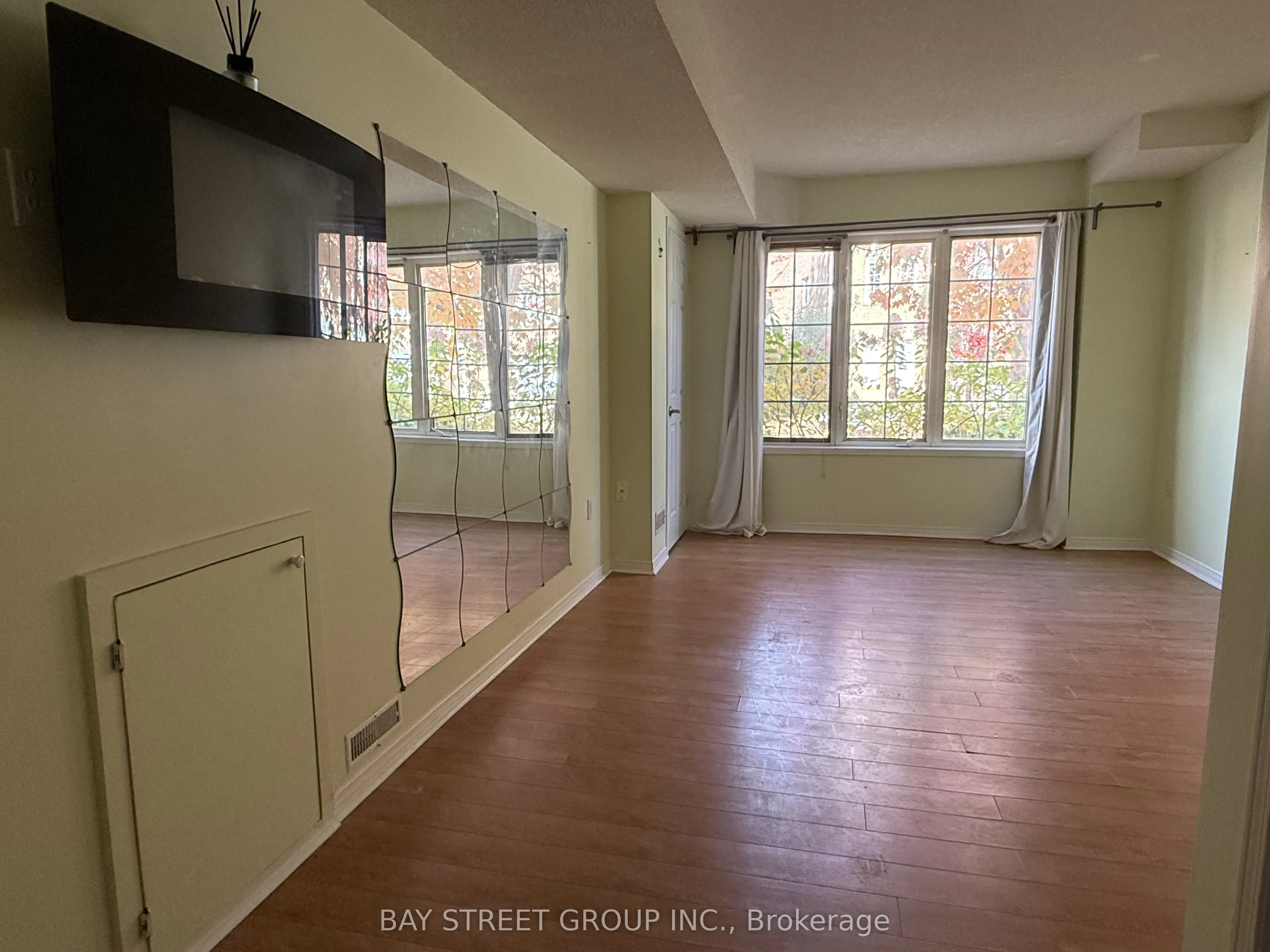 127 Galleria Parkway