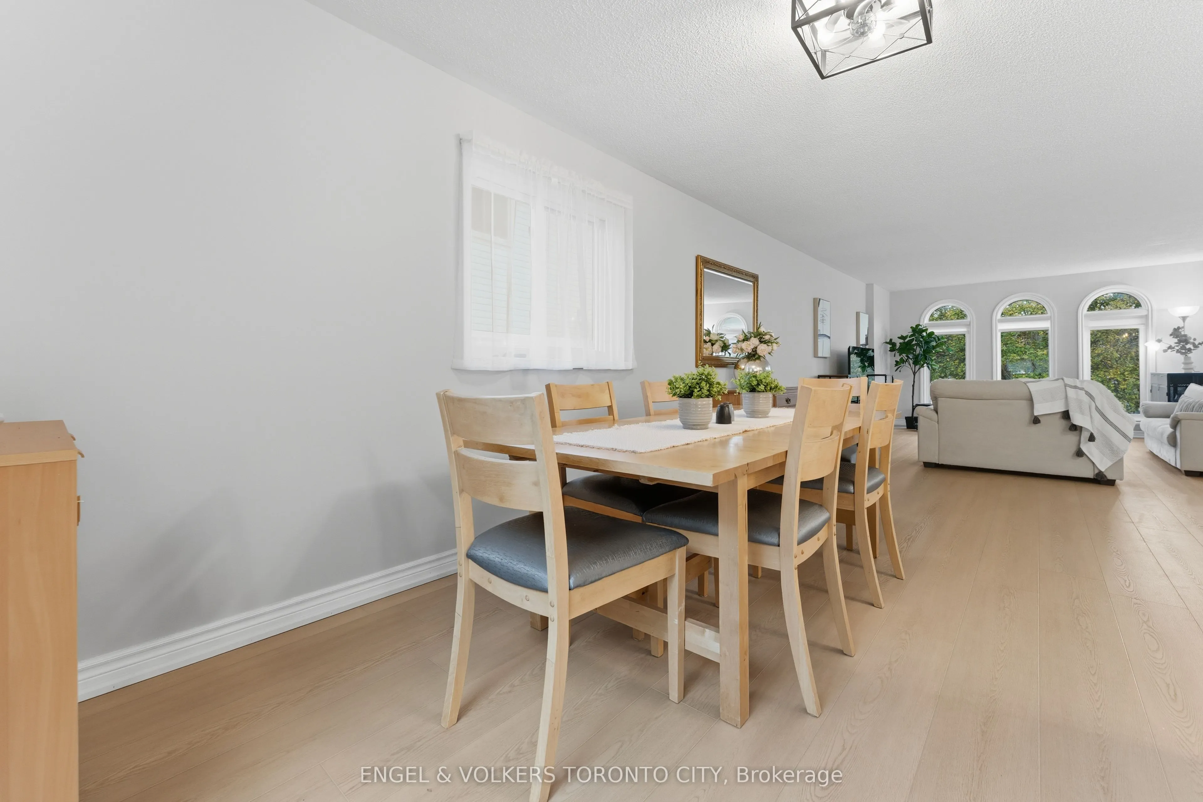 6 Kingsgate Crescent