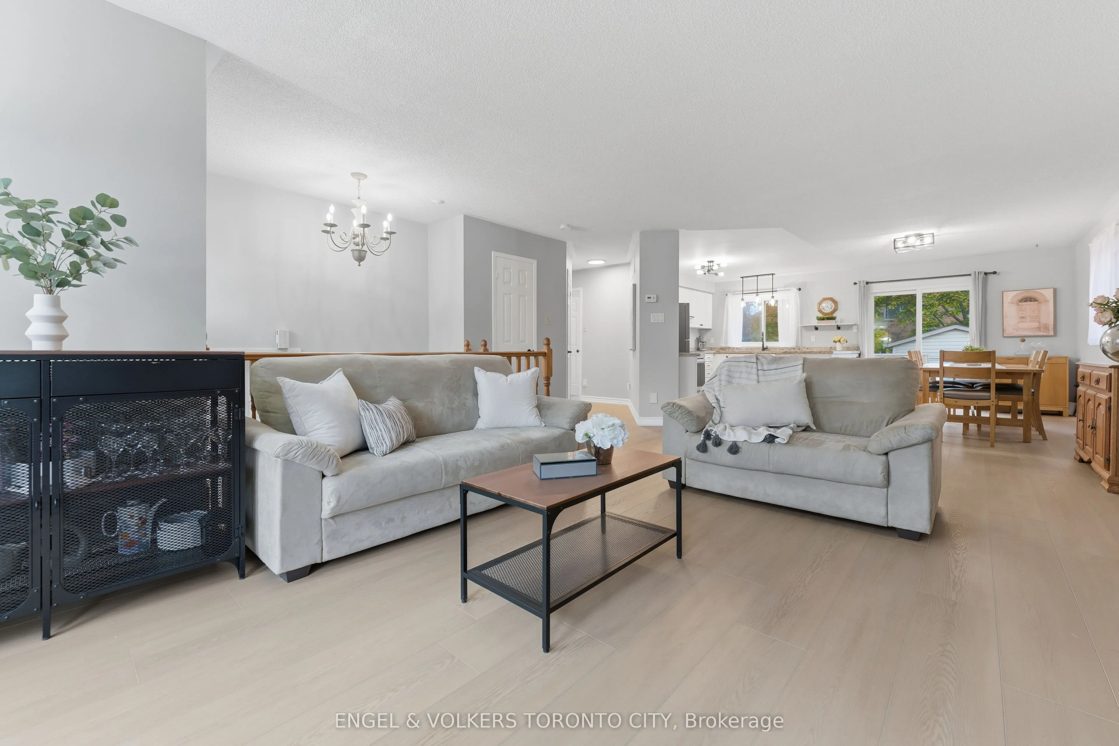 6 Kingsgate Crescent