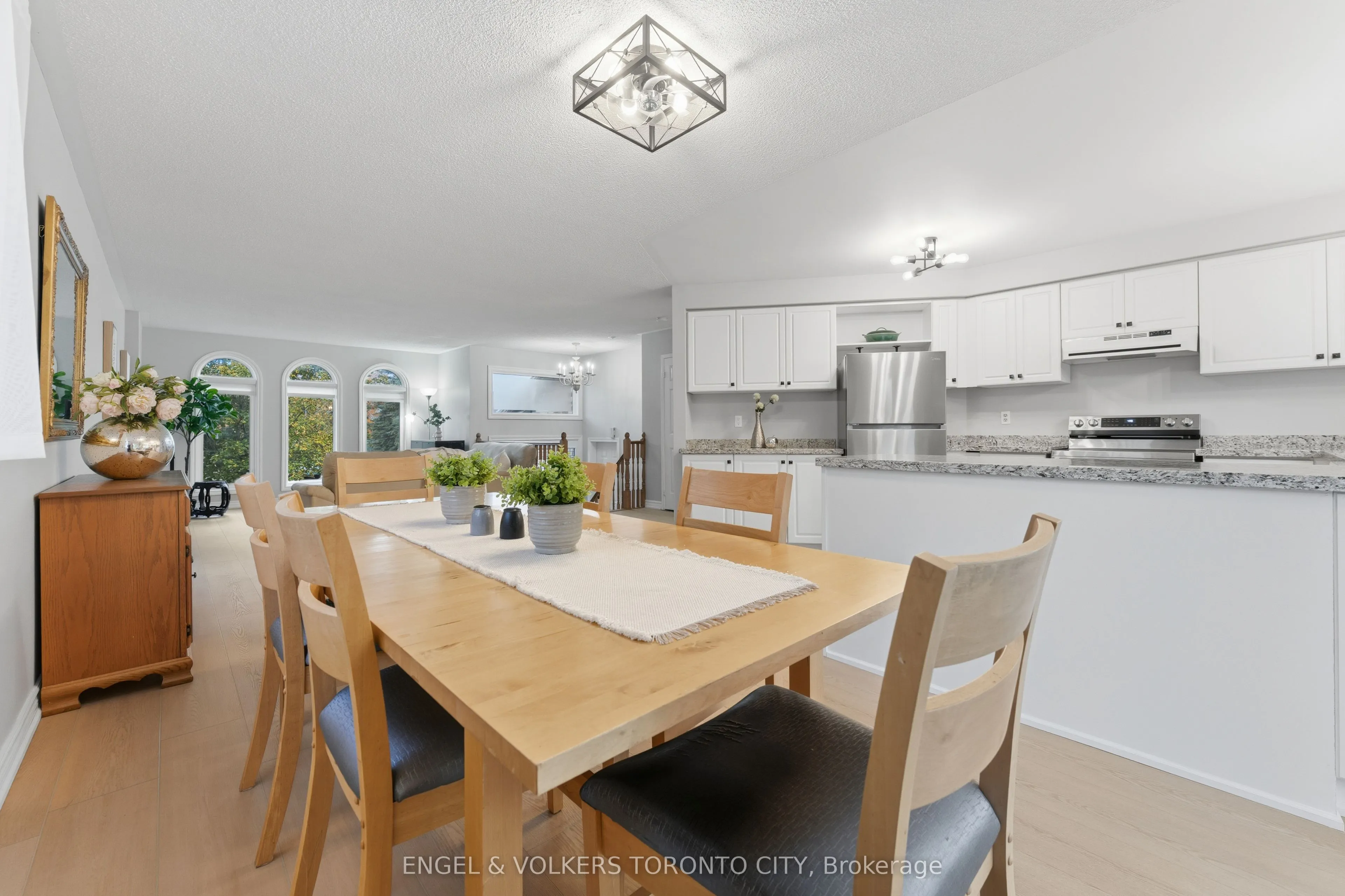 6 Kingsgate Crescent