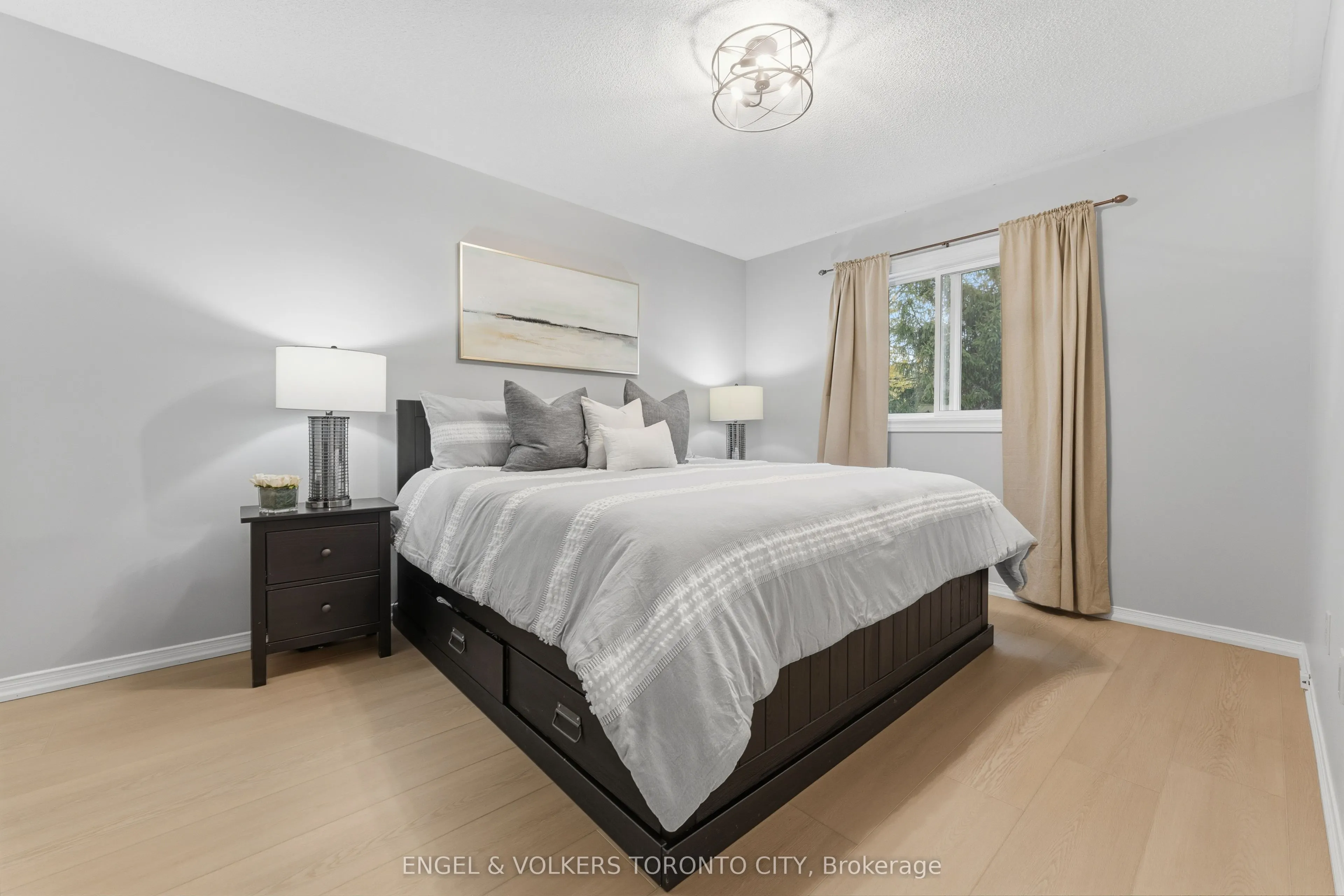 6 Kingsgate Crescent