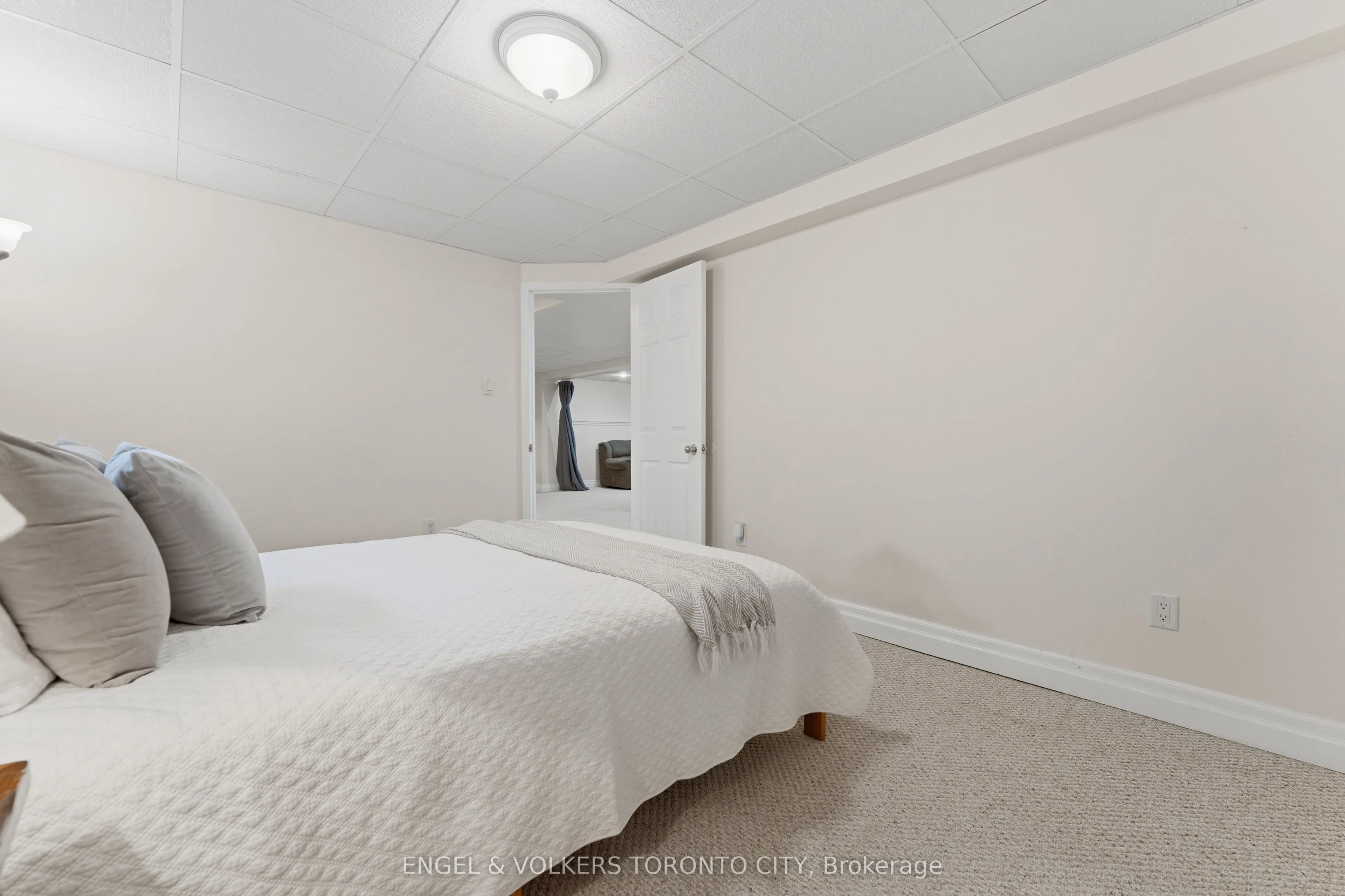 6 Kingsgate Crescent