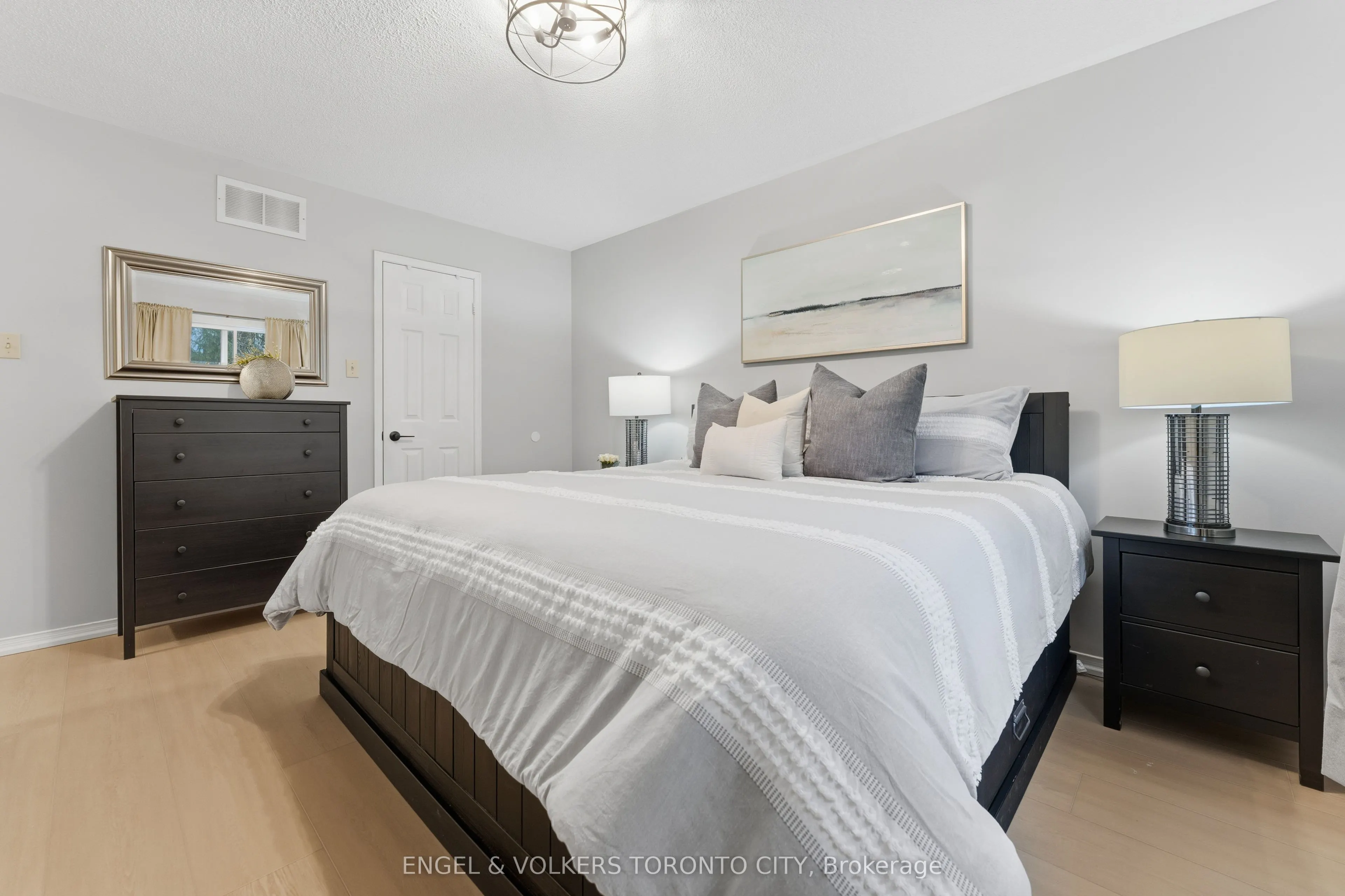 6 Kingsgate Crescent