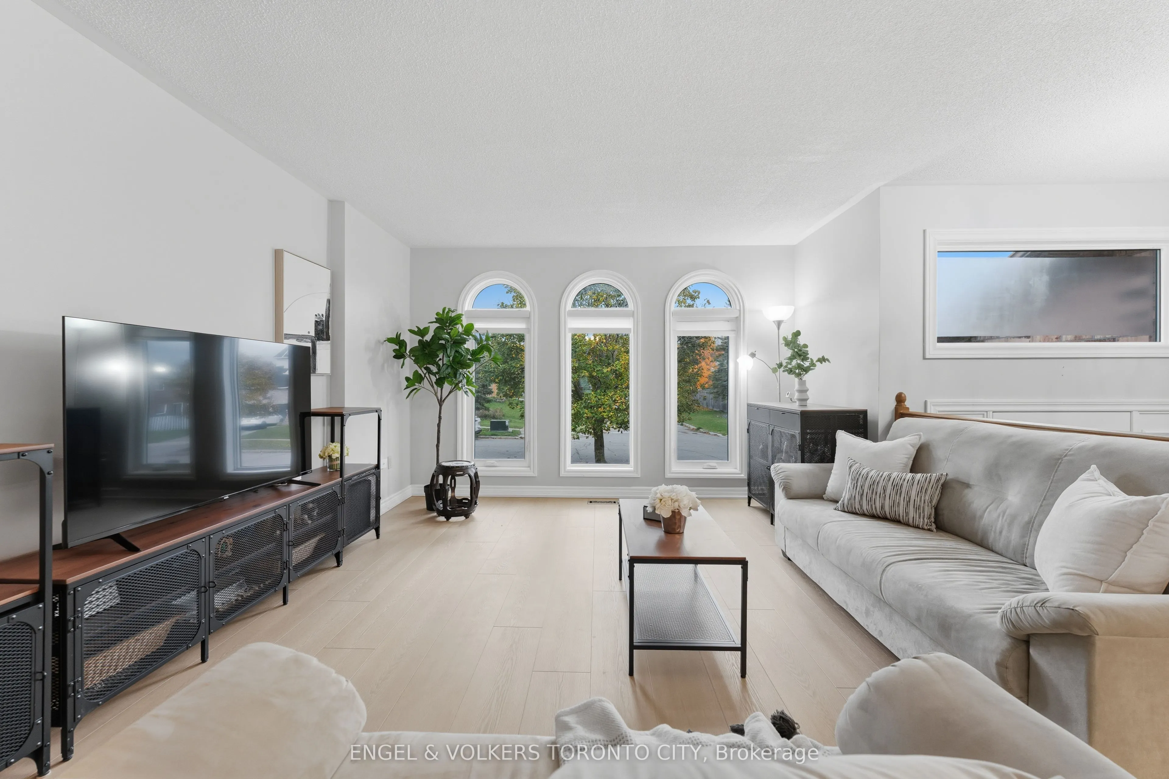 6 Kingsgate Crescent