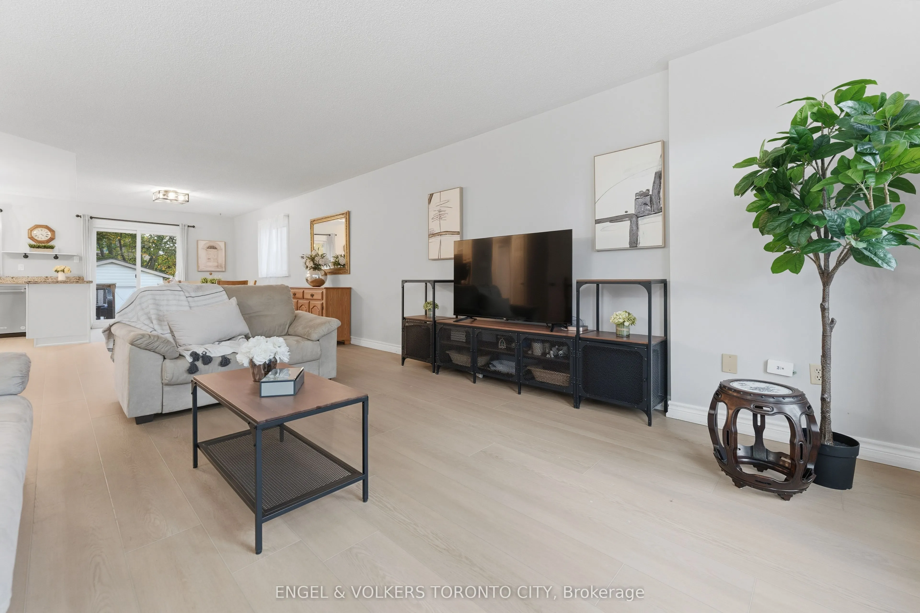 6 Kingsgate Crescent