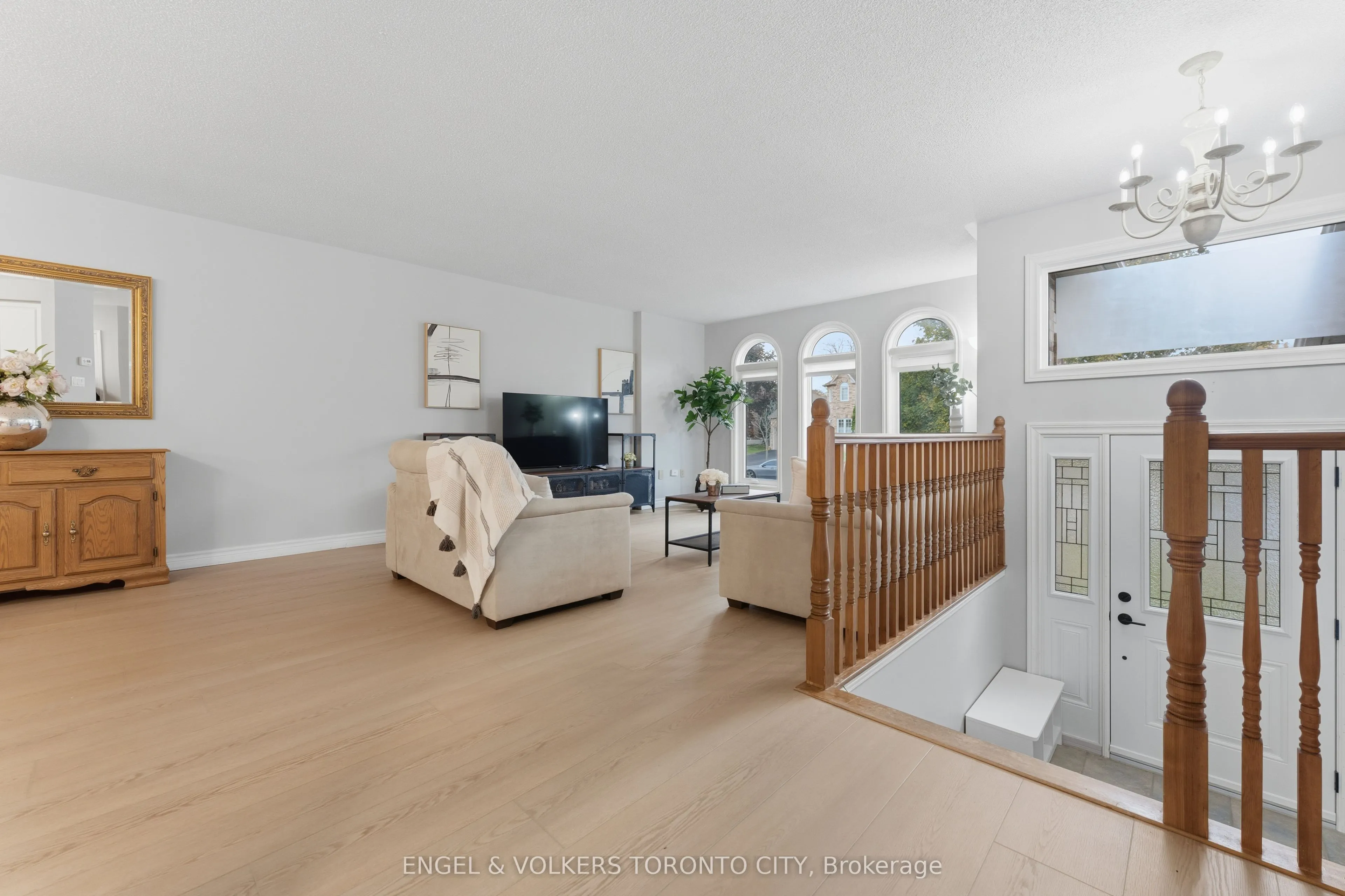 6 Kingsgate Crescent