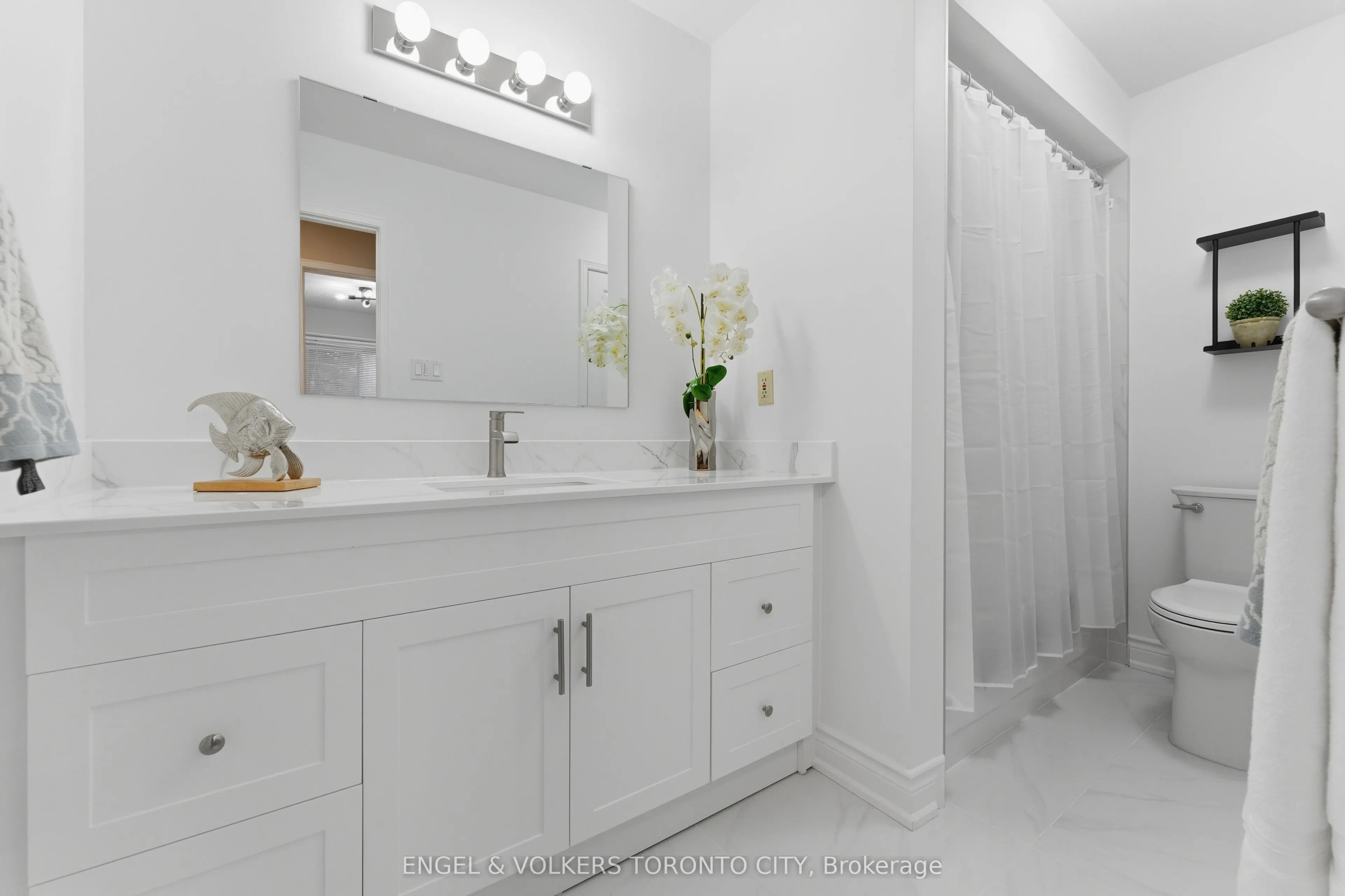 6 Kingsgate Crescent