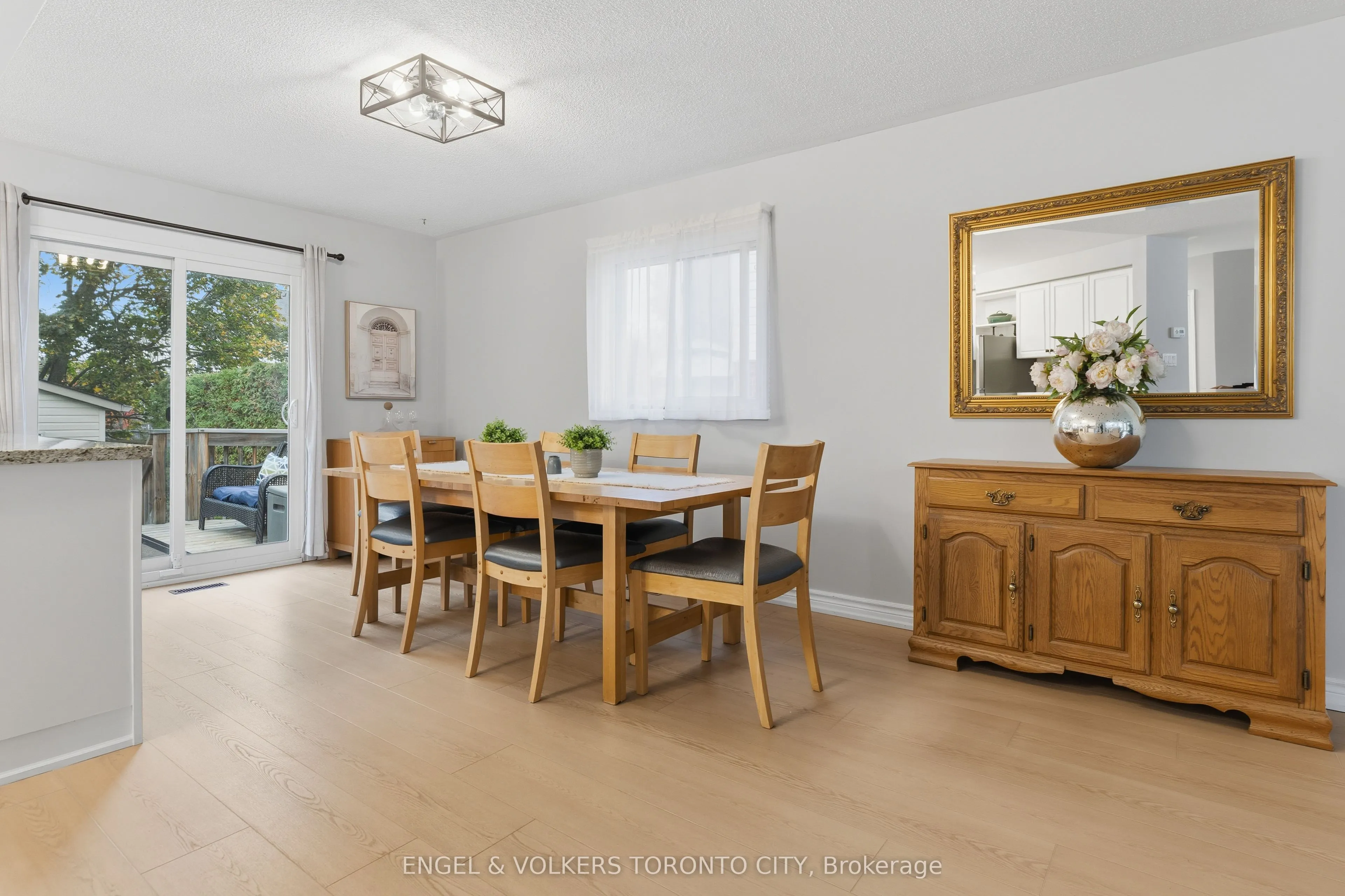 6 Kingsgate Crescent