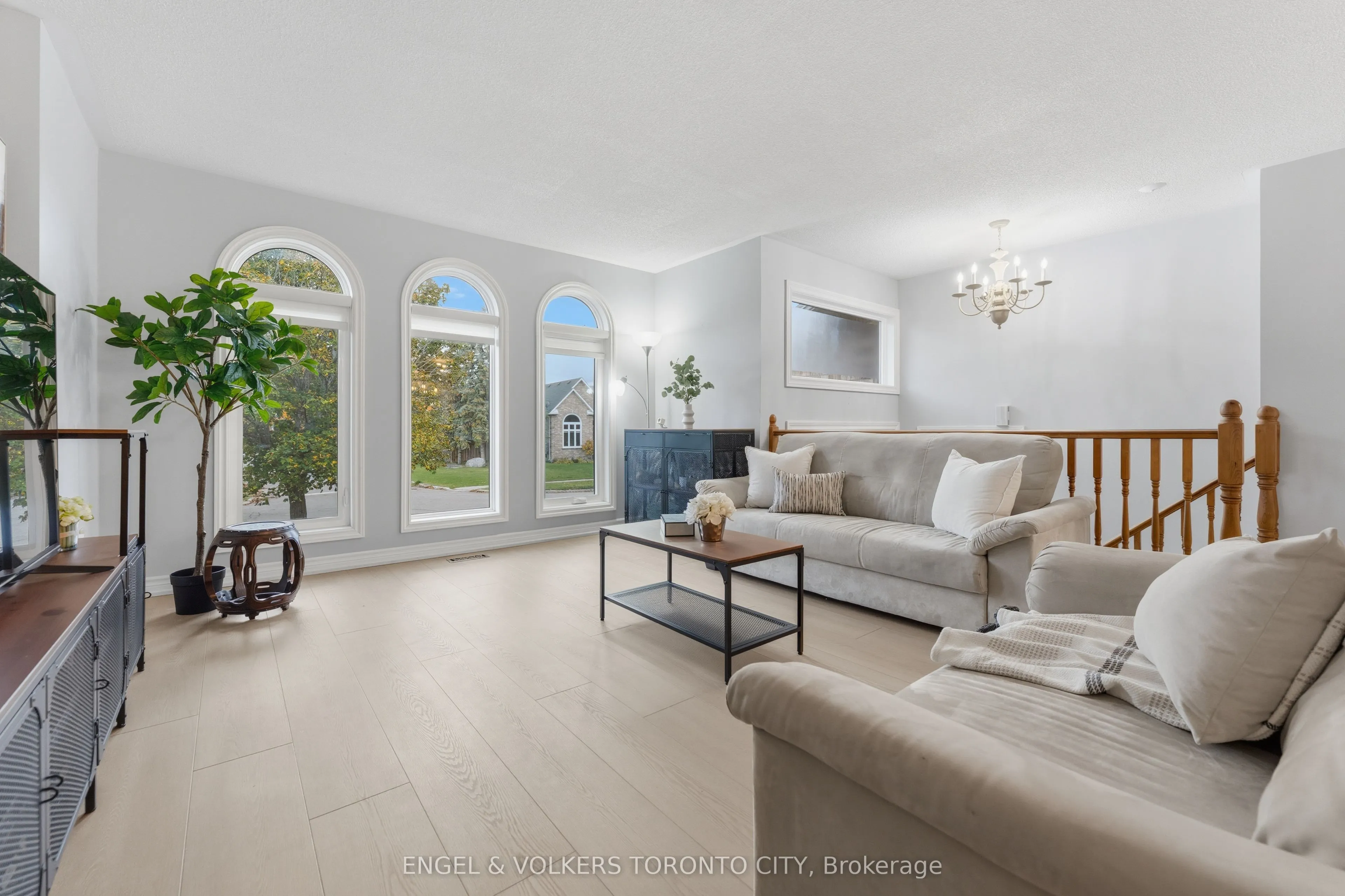 6 Kingsgate Crescent