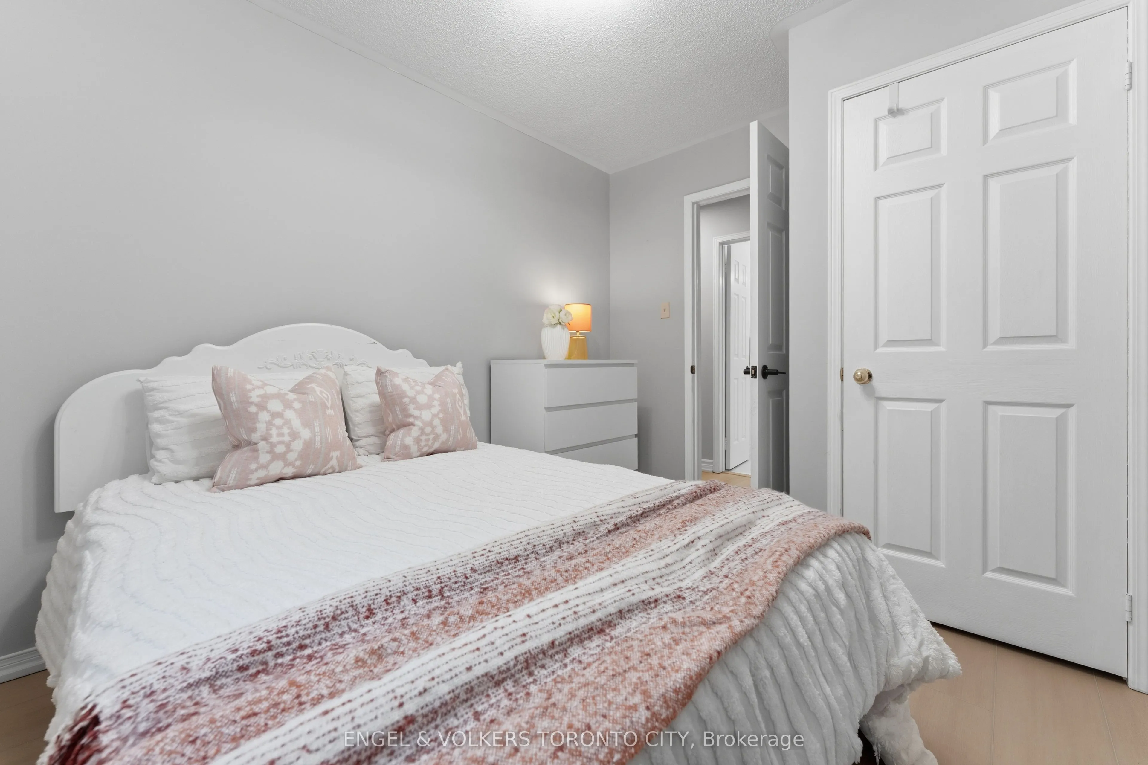 6 Kingsgate Crescent