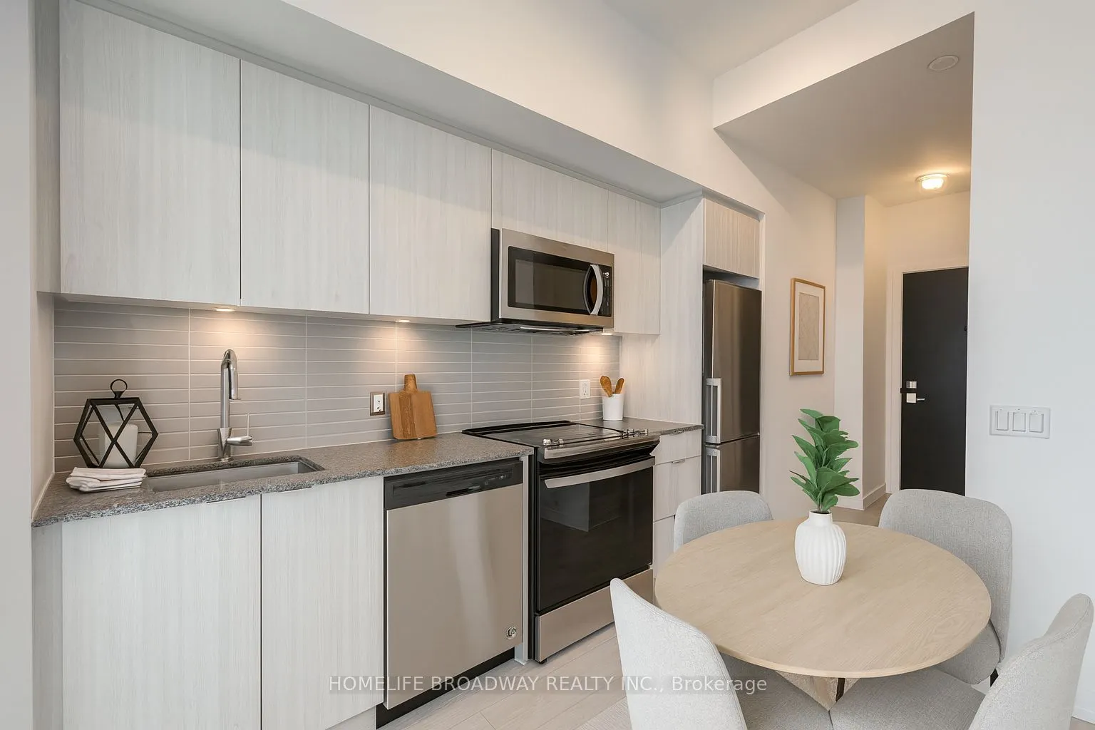 8868 Yonge Street, #702E