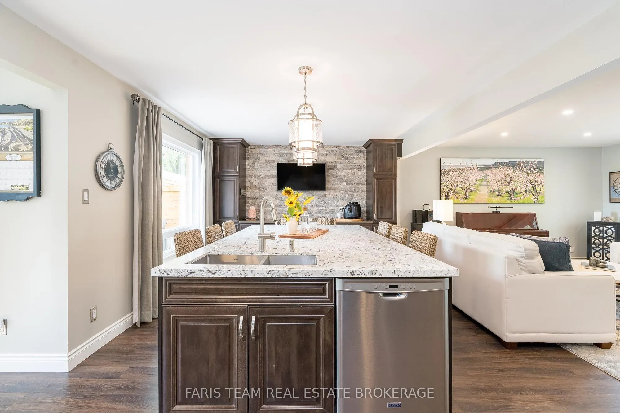 2032 Chantler Street