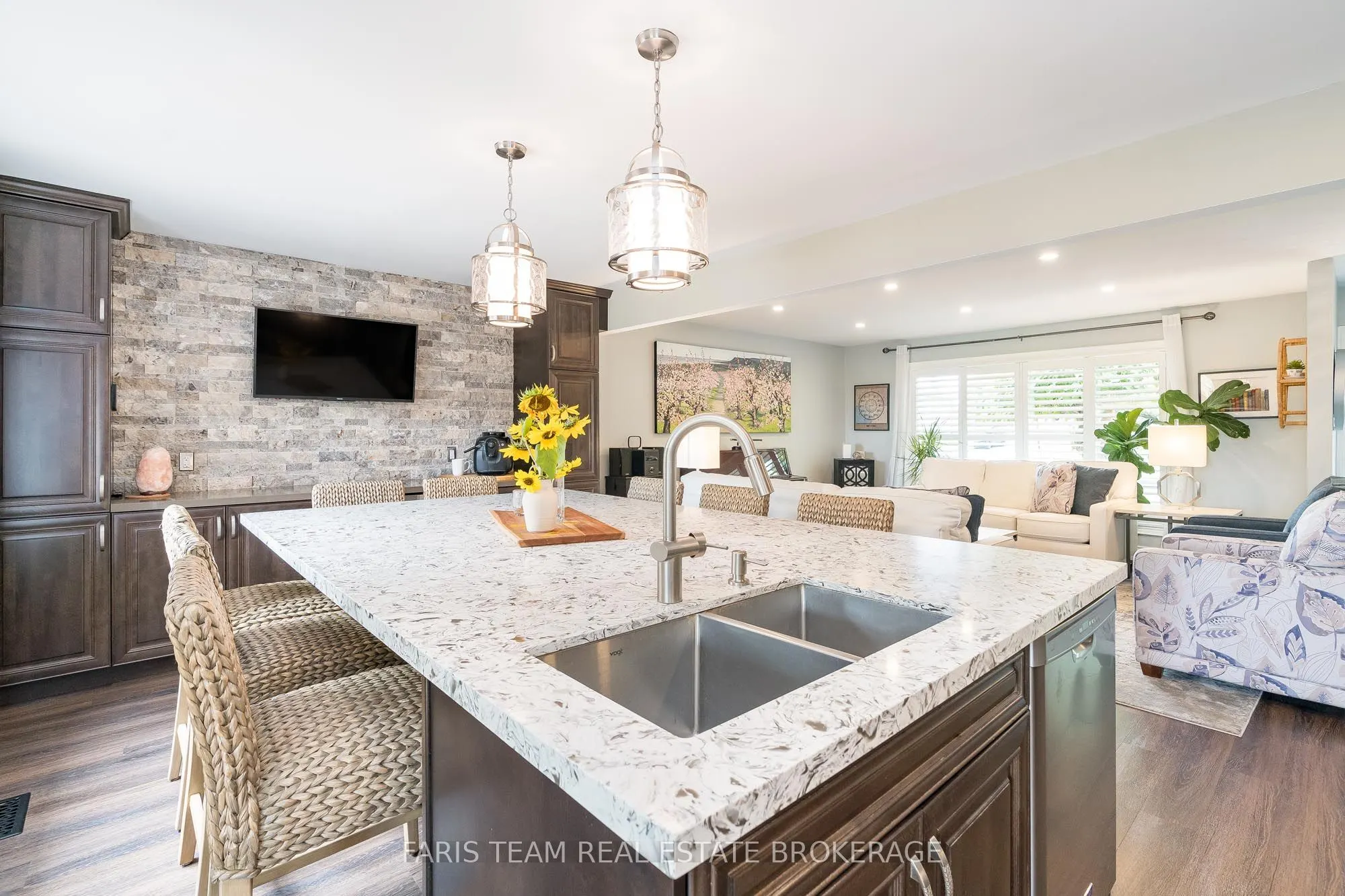 2032 Chantler Street