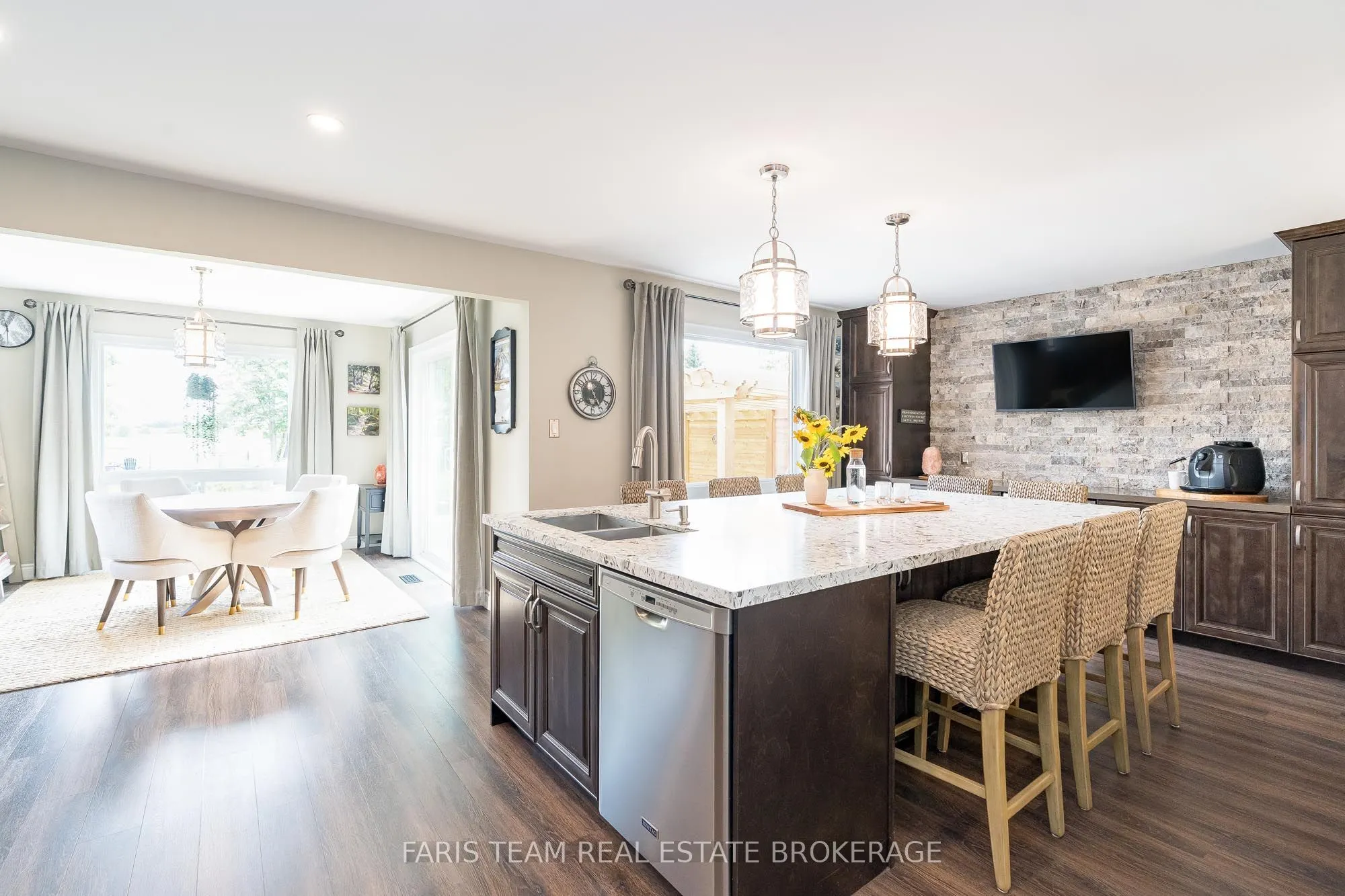 2032 Chantler Street