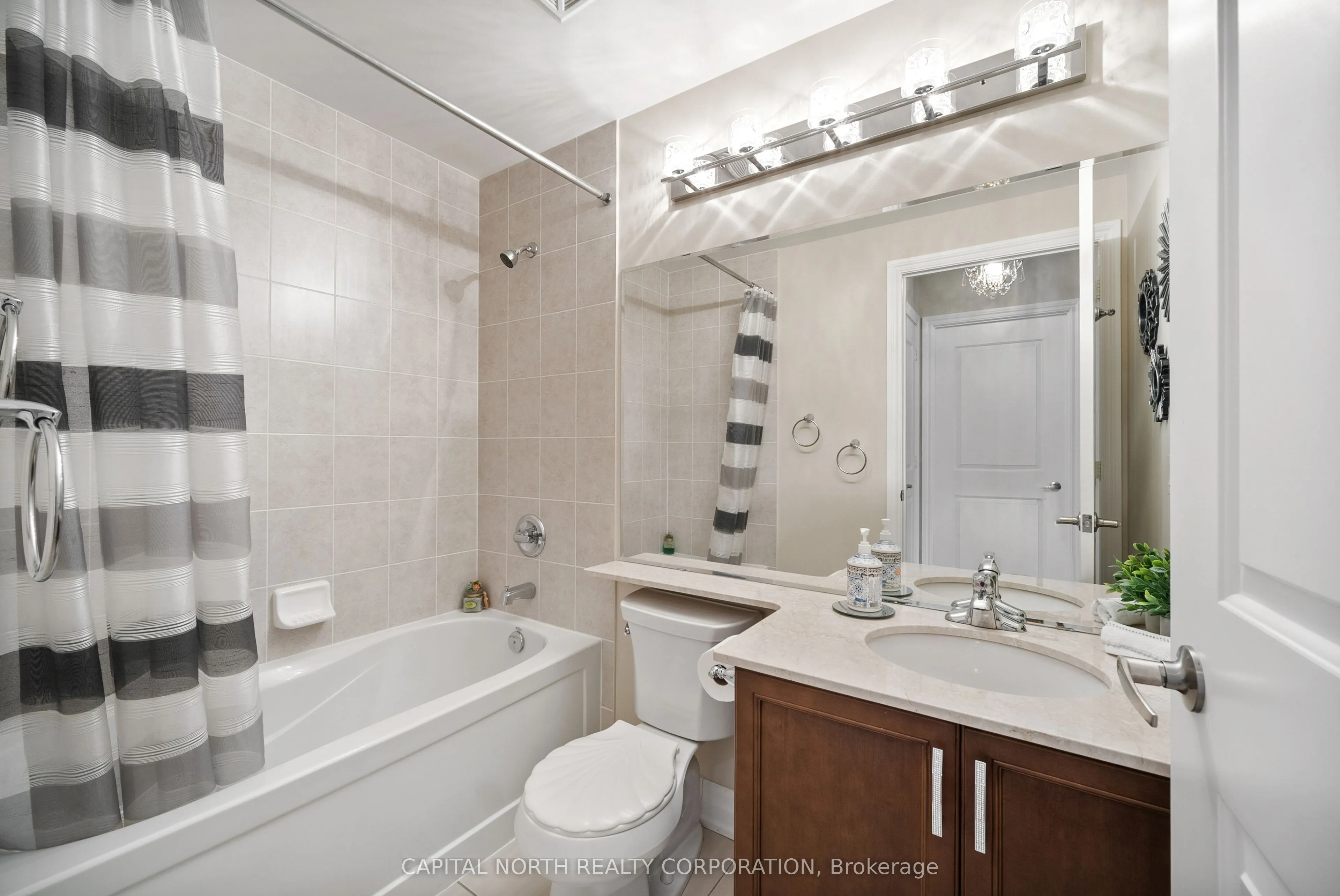 9245 Jane Street, #611