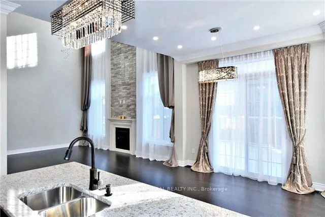 107 Queen Filomena Avenue