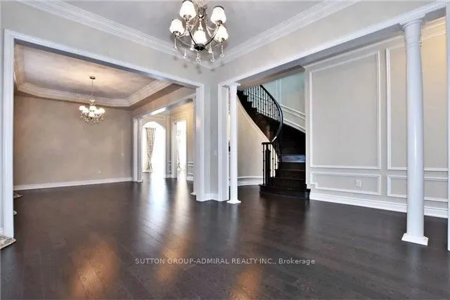 107 Queen Filomena Avenue