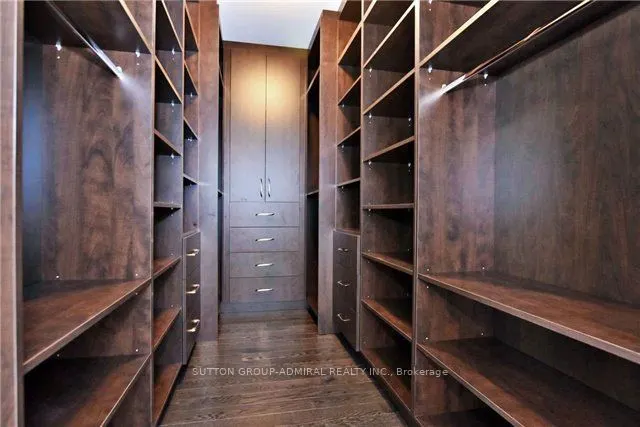 107 Queen Filomena Avenue