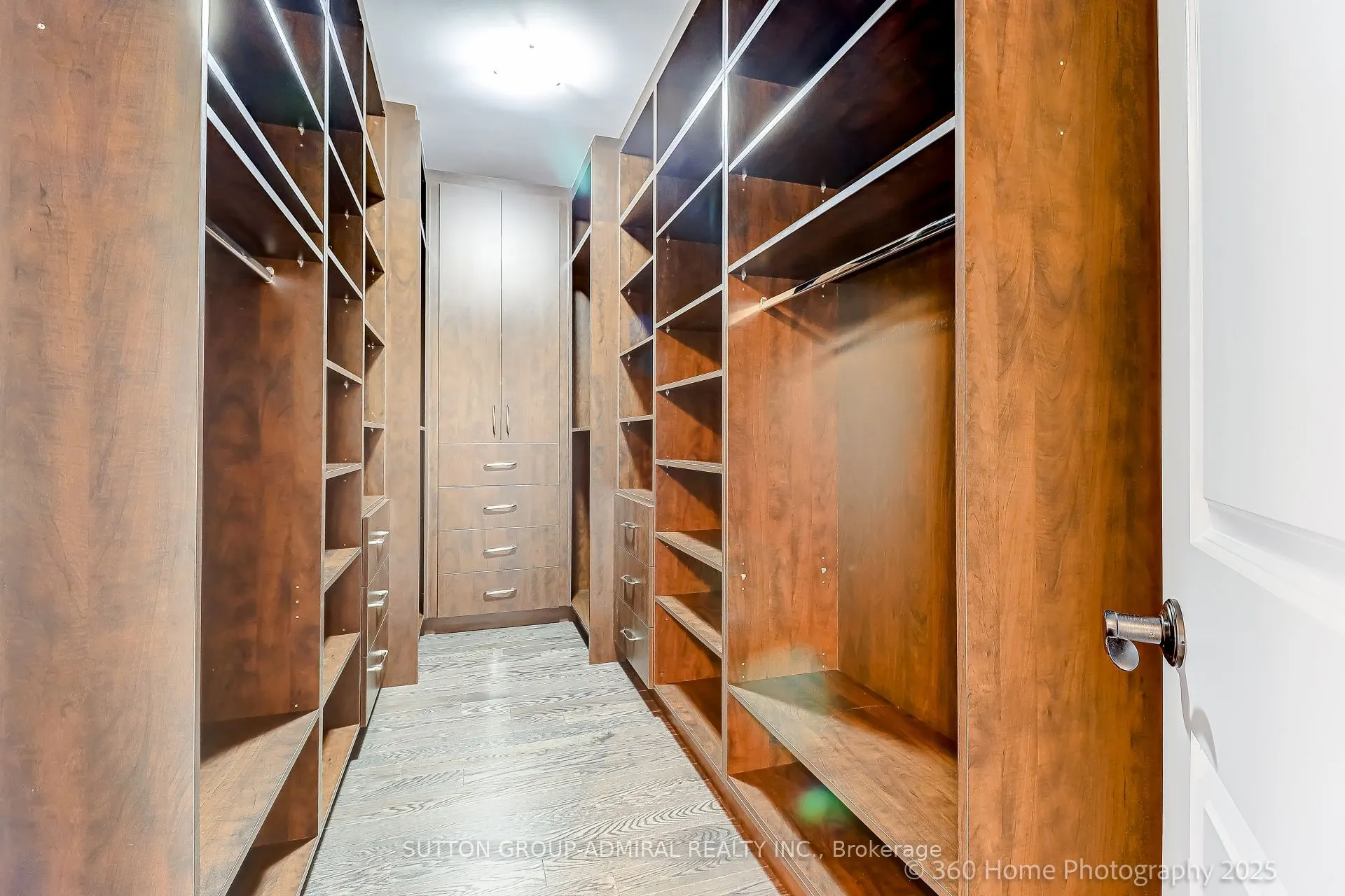 107 Queen Filomena Avenue