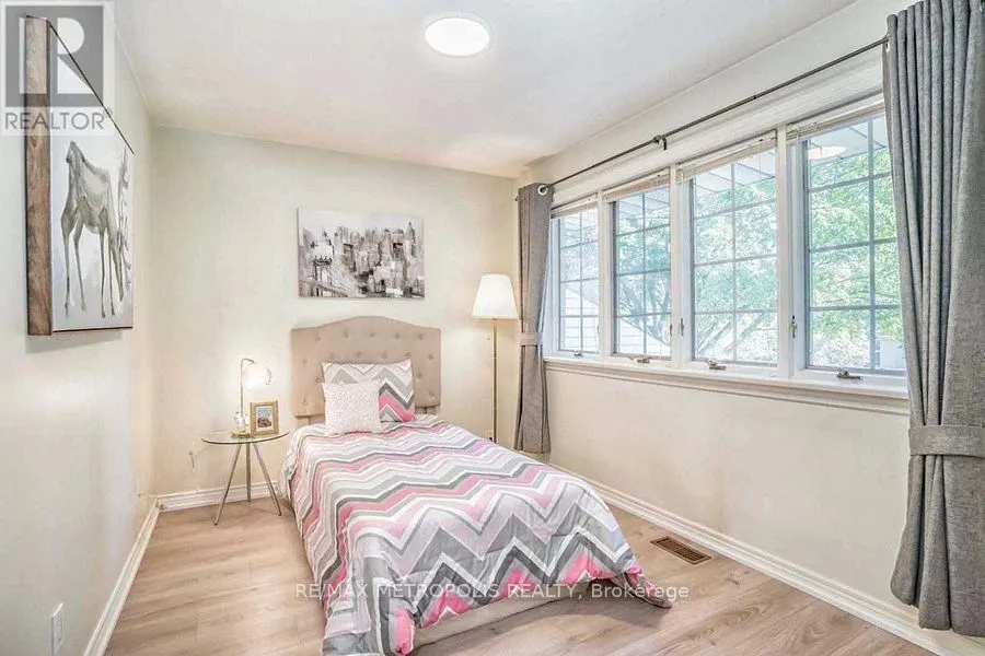 14 Strathroy Crescent