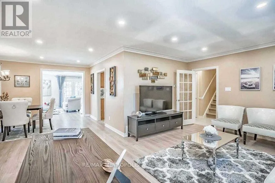 14 Strathroy Crescent