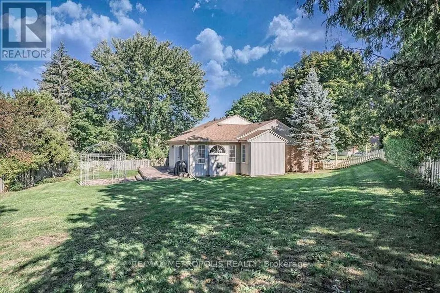 14 Strathroy Crescent