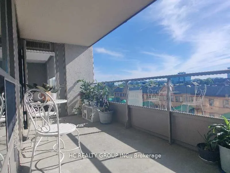 9015 Leslie Street, #609