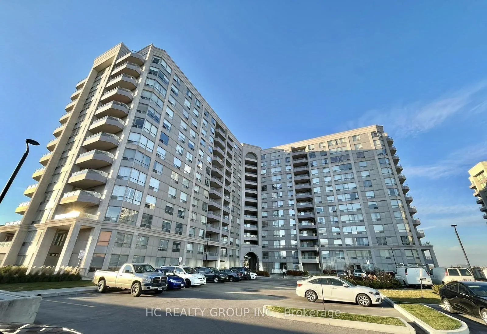 9015 Leslie Street, #609