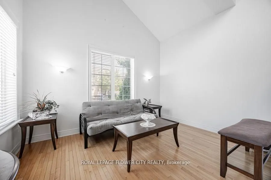 73 Hollywood Hill Circle