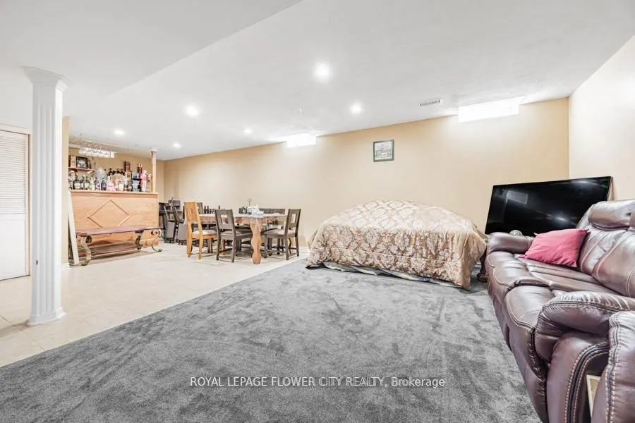 73 Hollywood Hill Circle