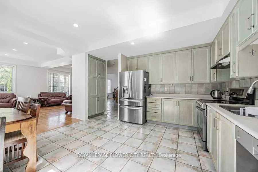 73 Hollywood Hill Circle