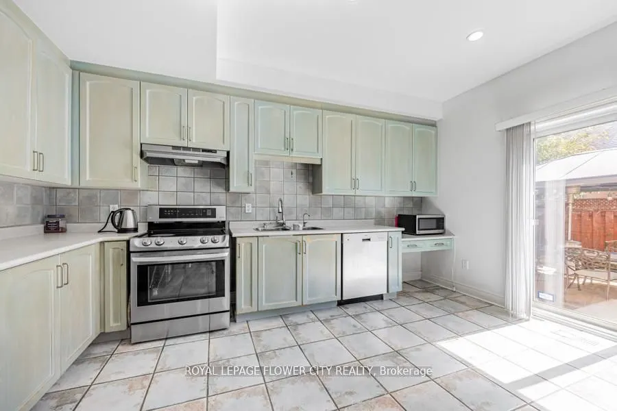 73 Hollywood Hill Circle