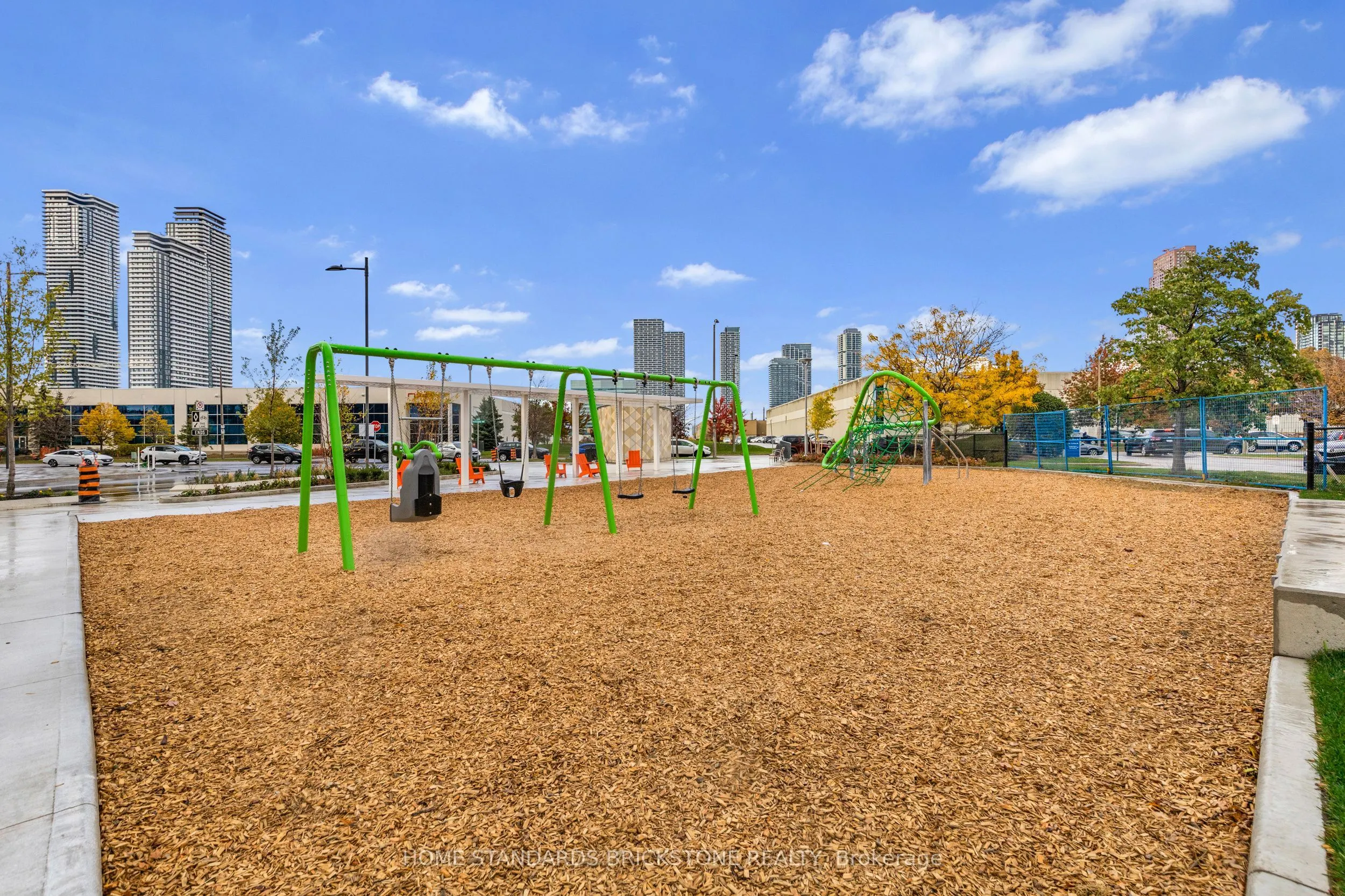 90 Honeycrisp Crescent, #TH 366