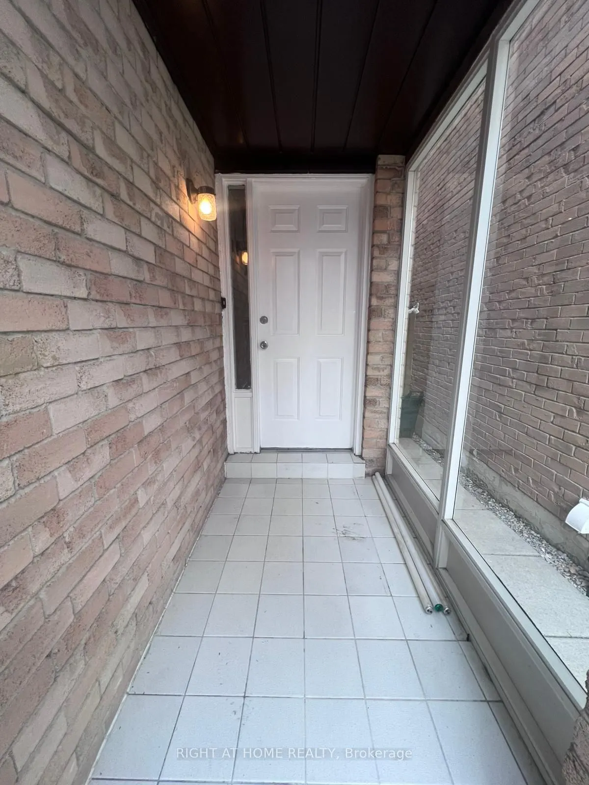 16 Lavron Court, #Main Fl