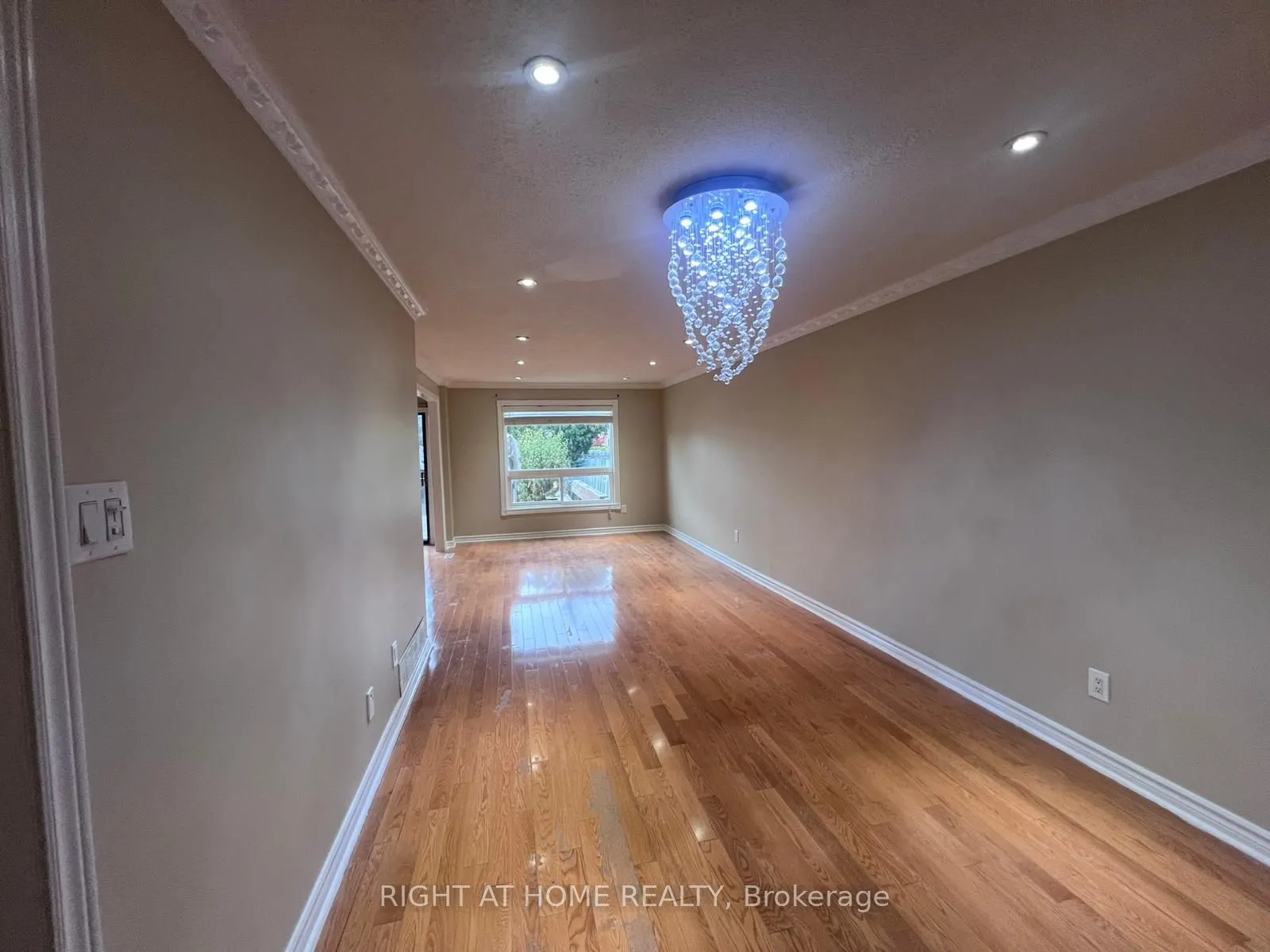 16 Lavron Court, #Main Fl