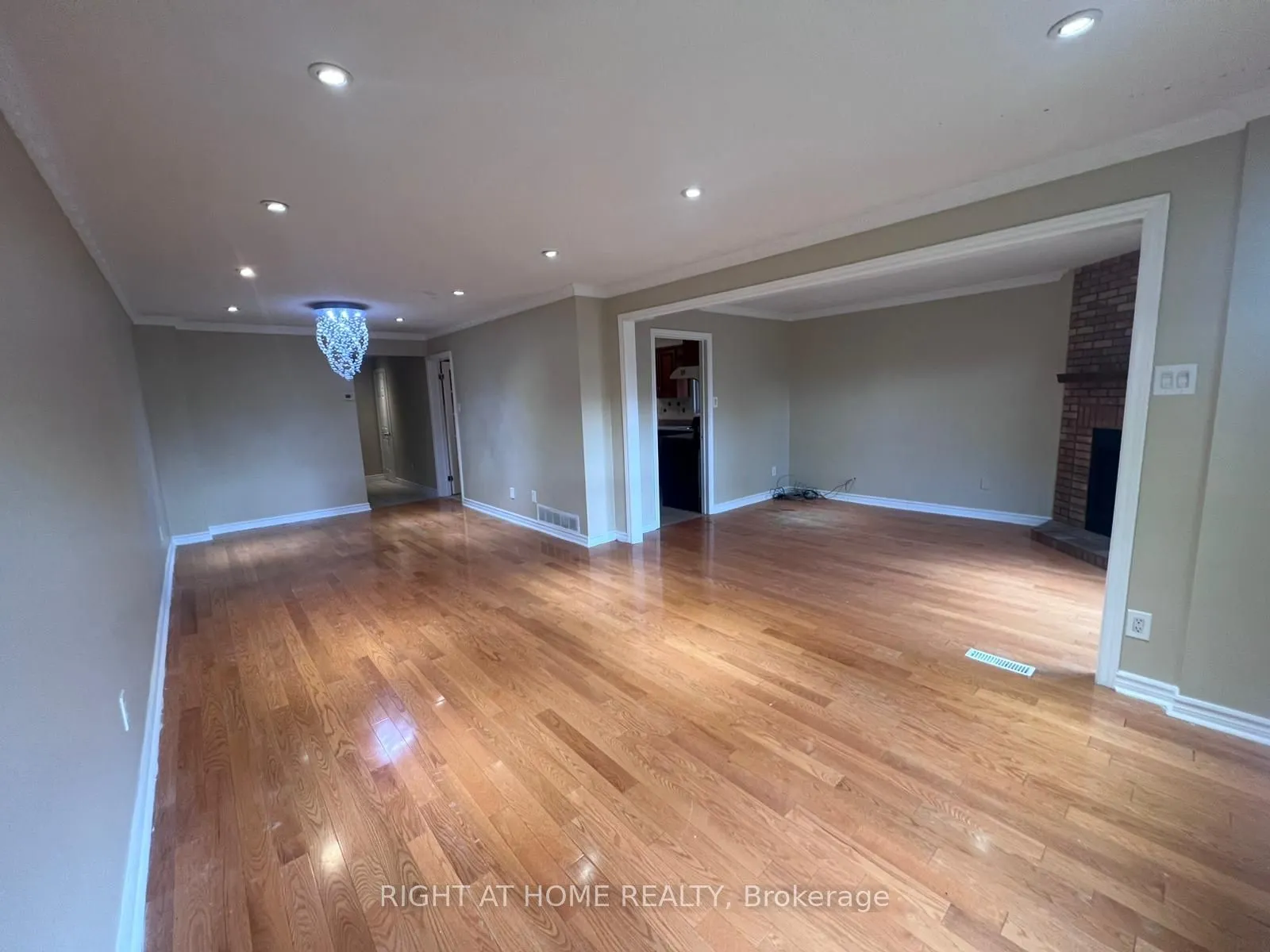 16 Lavron Court, #Main Fl