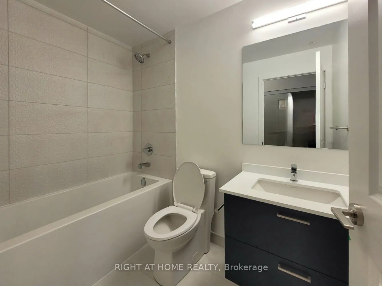 50 Upper Mall Way, #B-2209