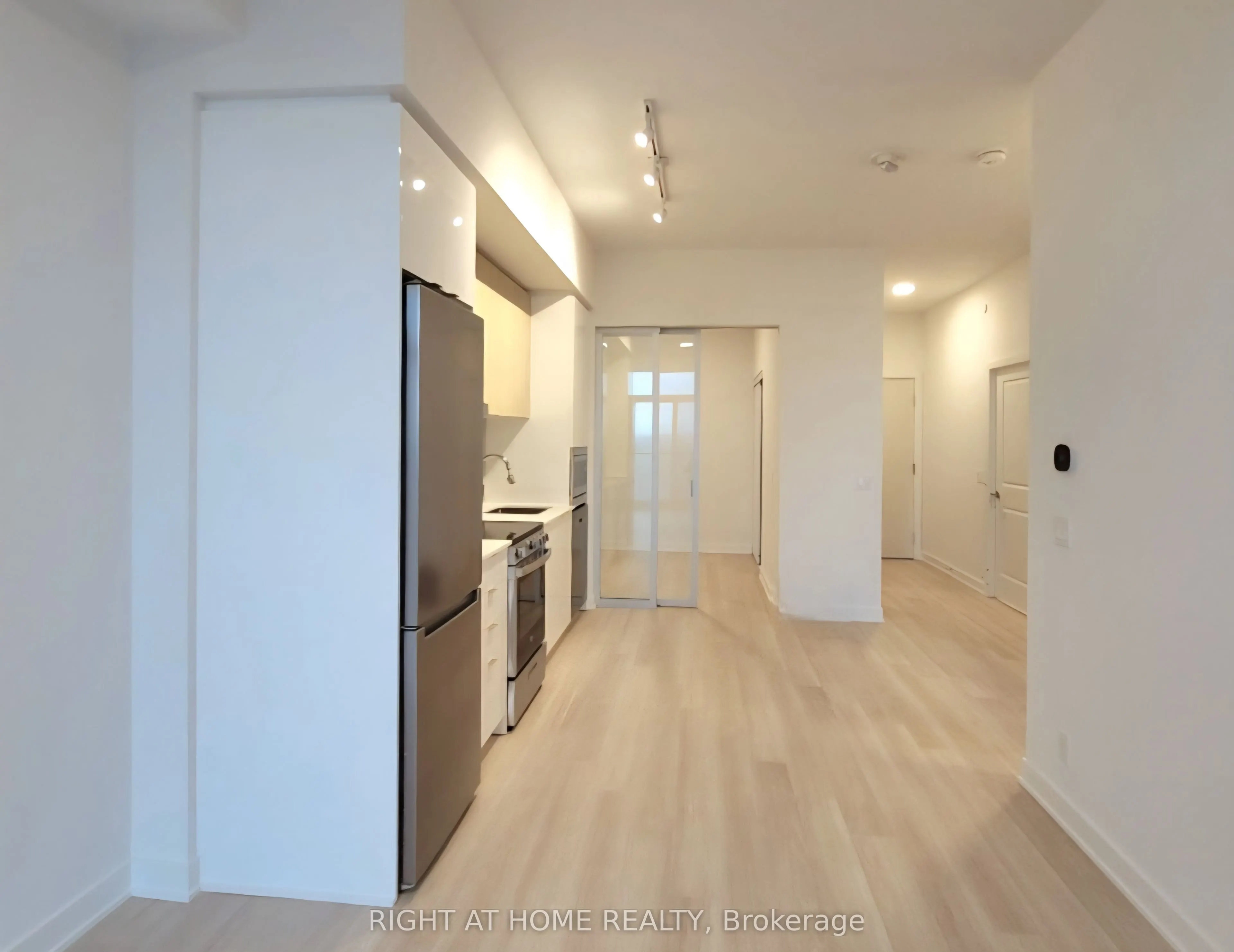 50 Upper Mall Way, #B-2209