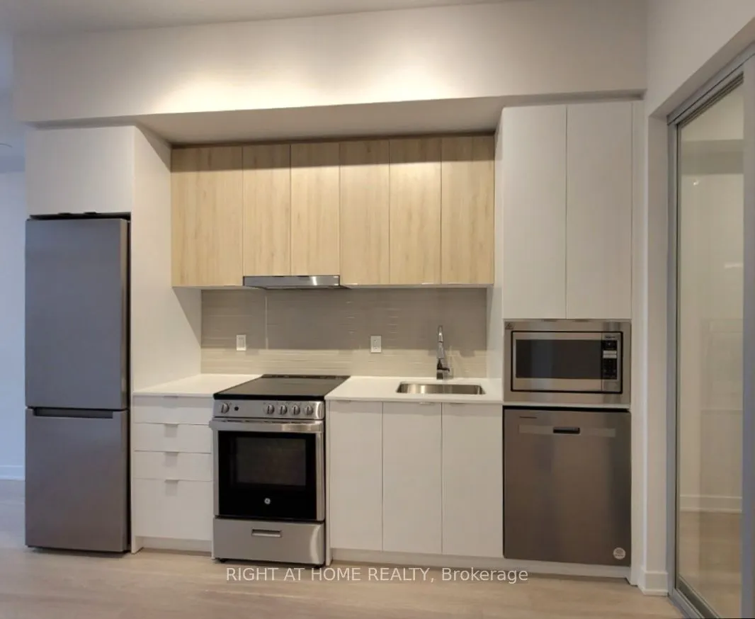 50 Upper Mall Way, #B-2209