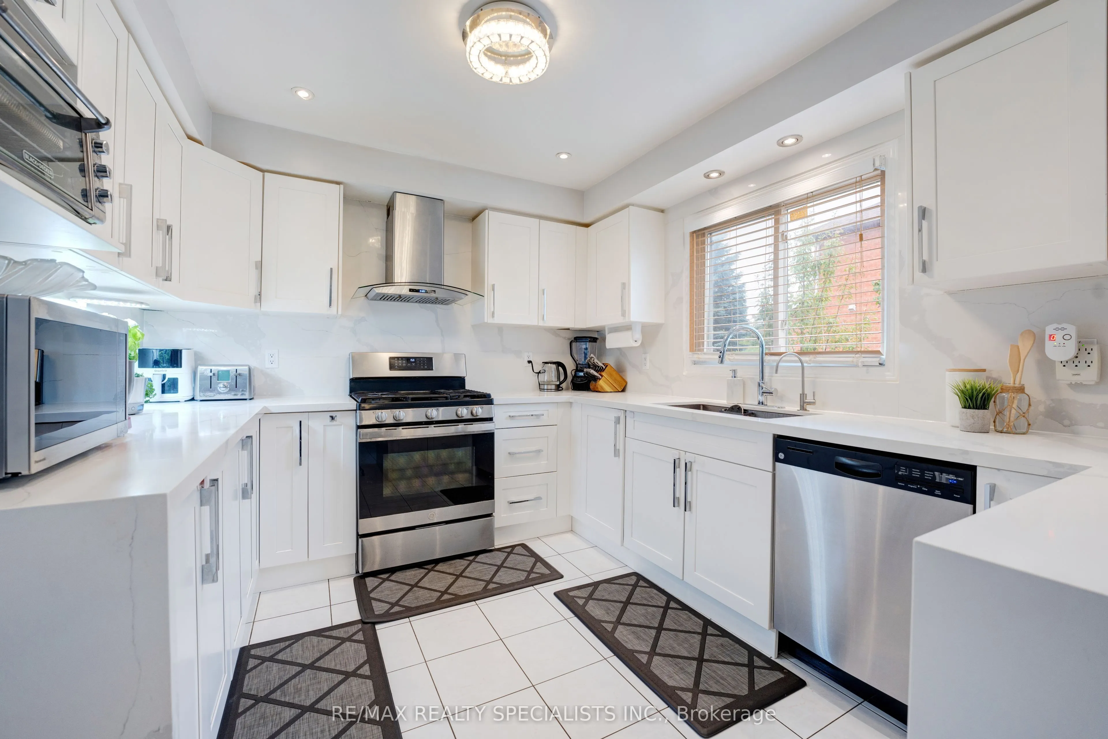 36 Devonsleigh Boulevard