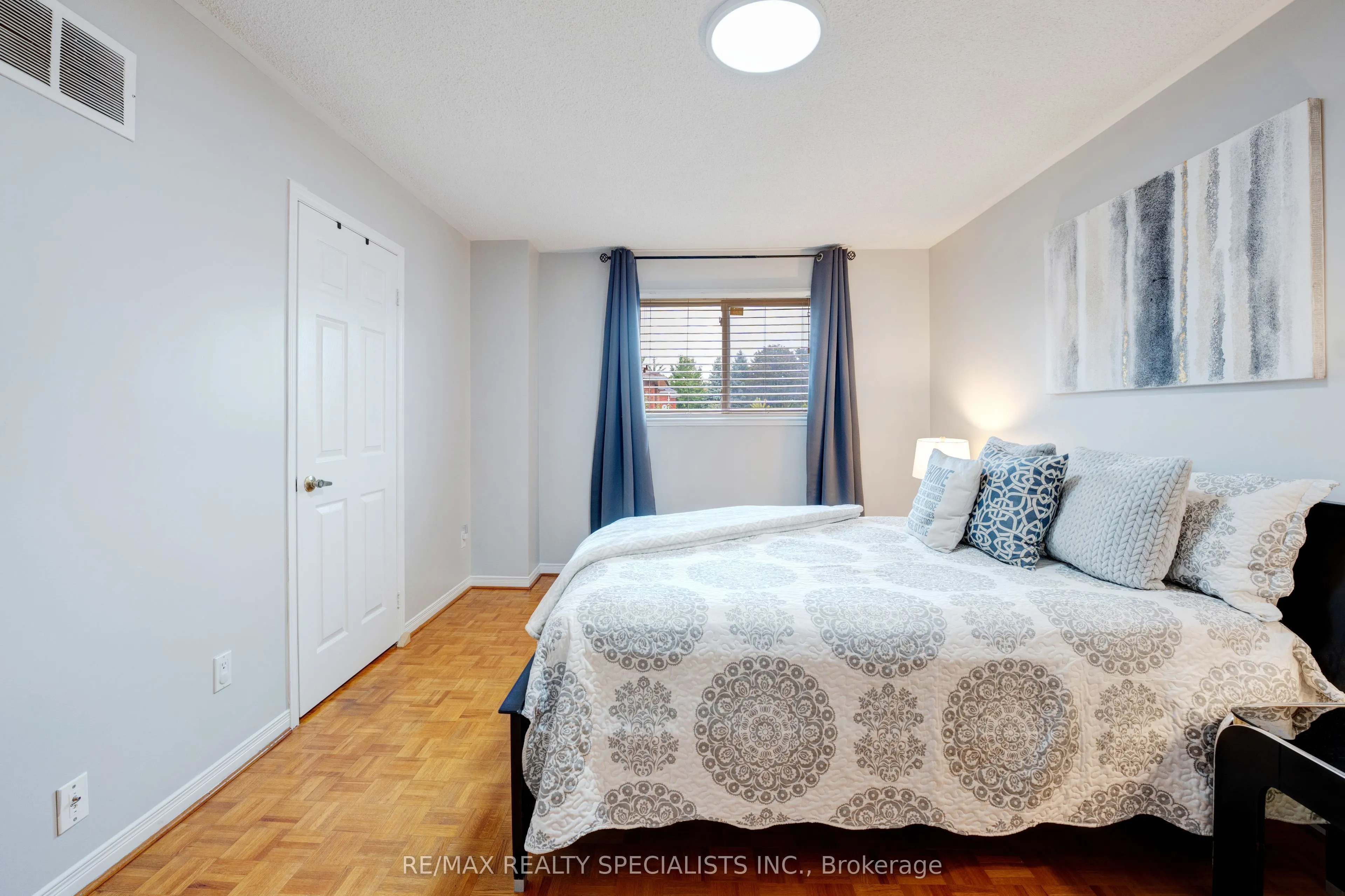 36 Devonsleigh Boulevard