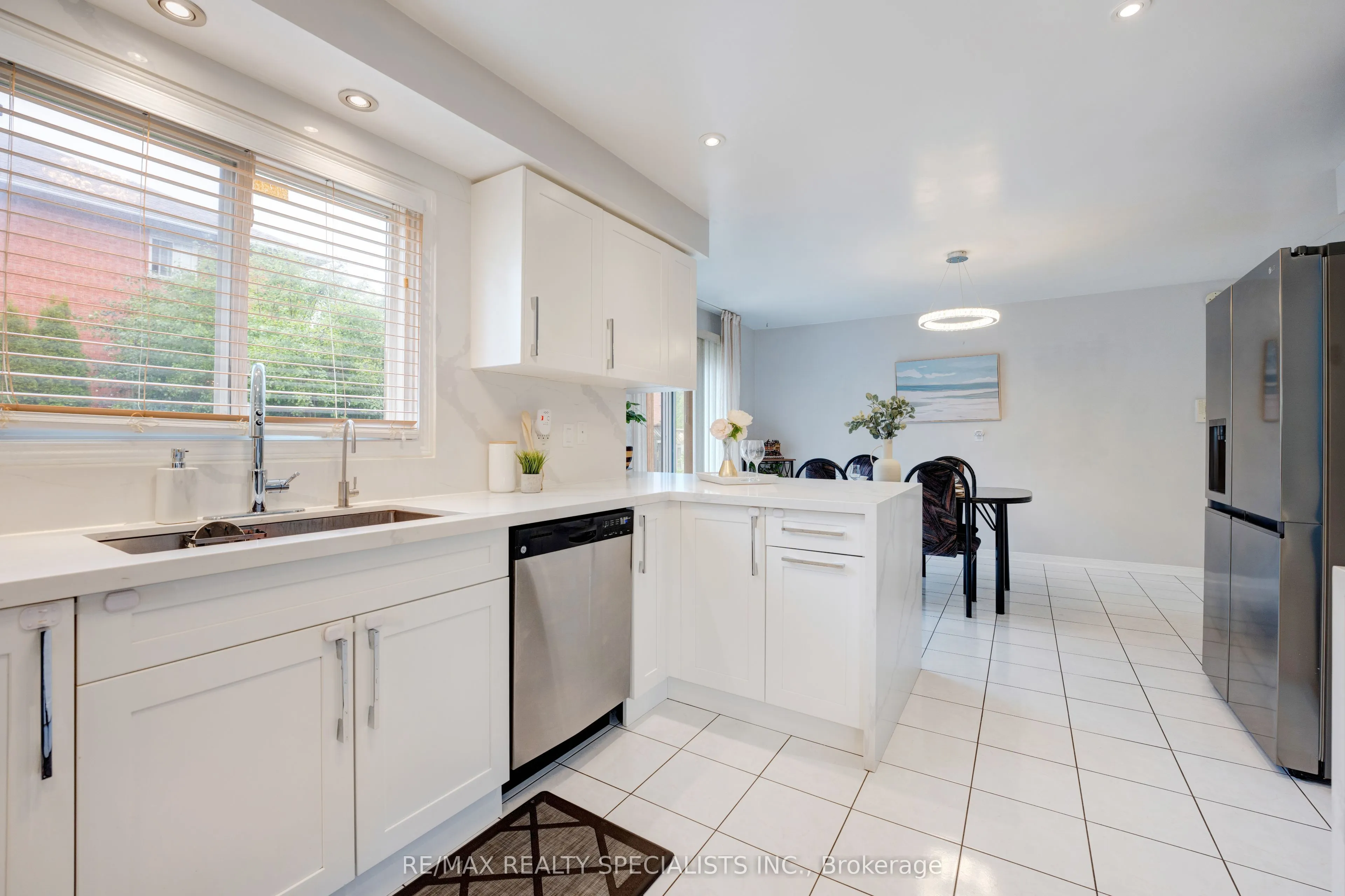 36 Devonsleigh Boulevard