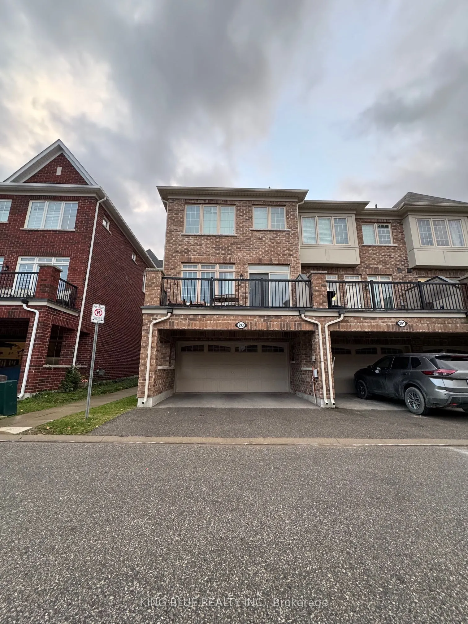 293 Dundas Way