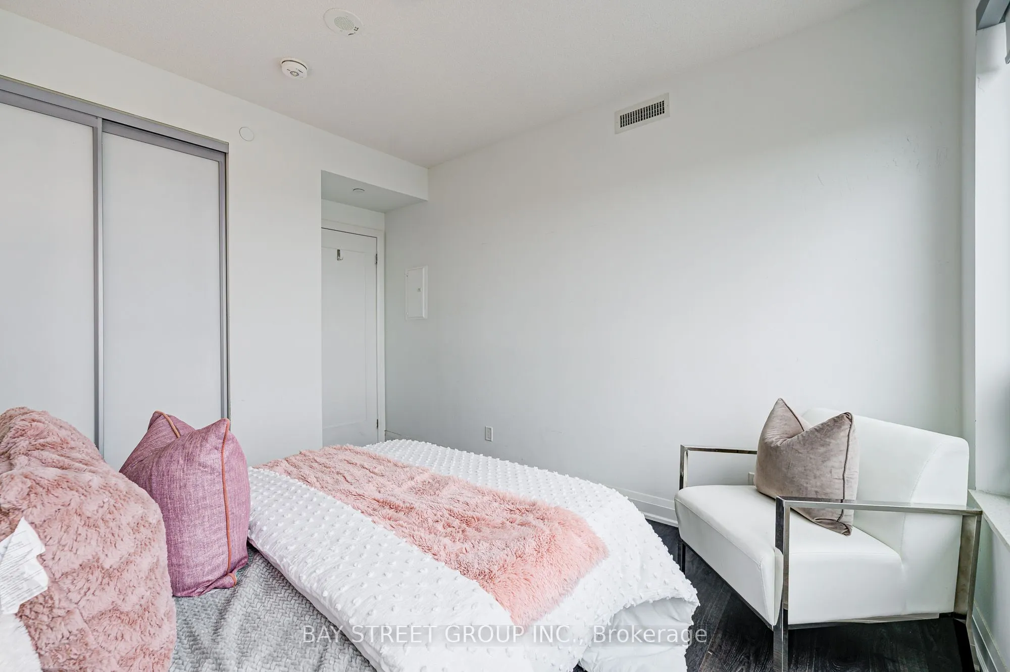 398 Highway 7 E, #1606