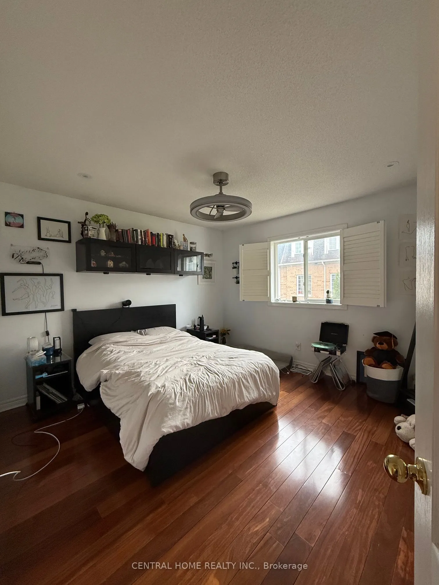 89 Old Colony Road, #main floor