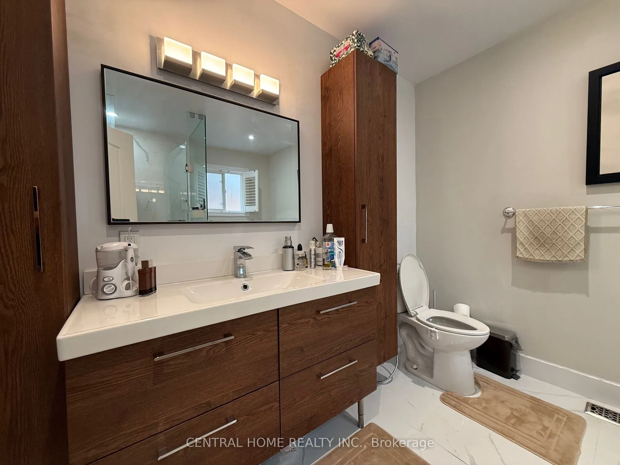 89 Old Colony Road, #main floor