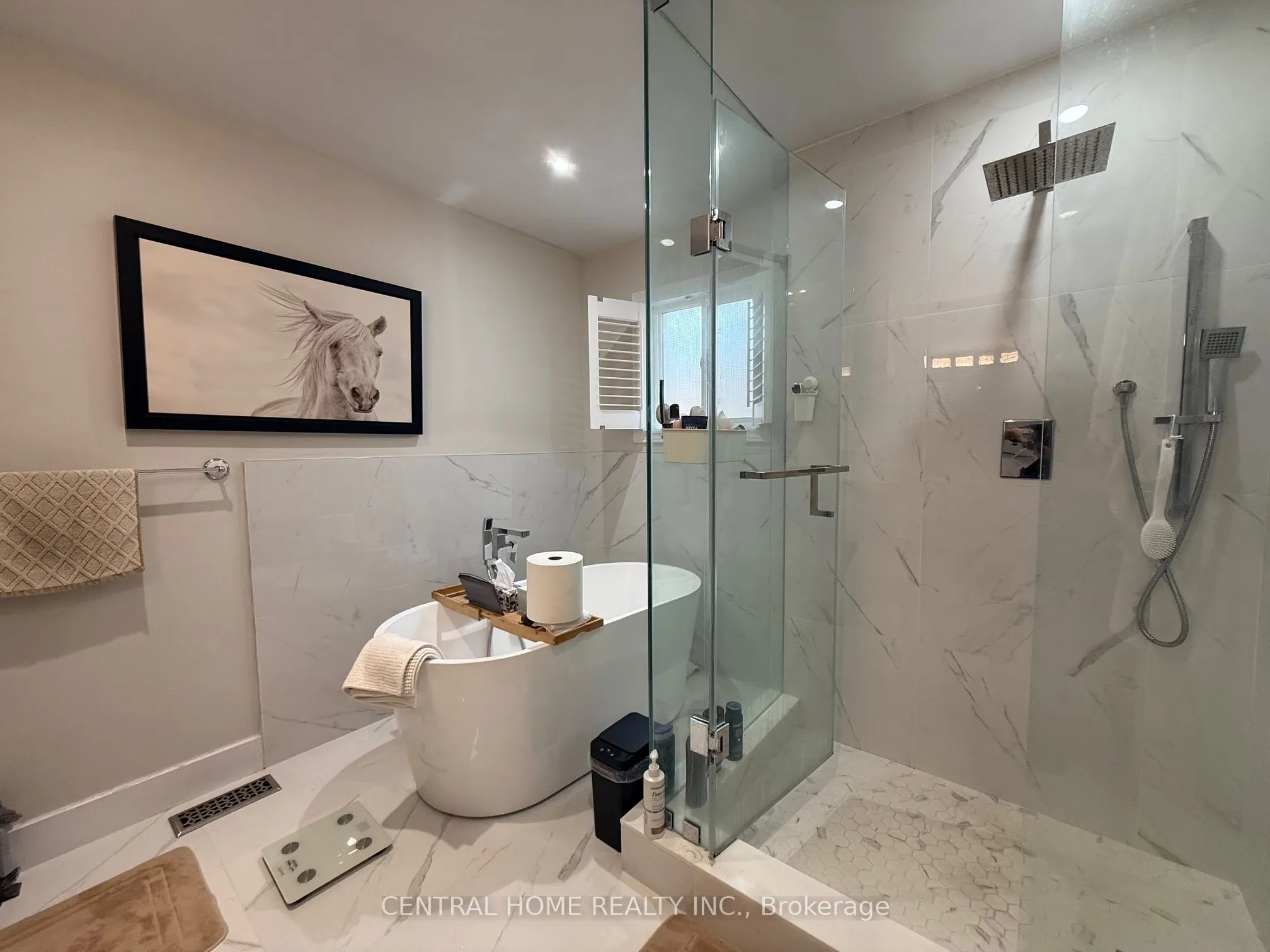 89 Old Colony Road, #main floor