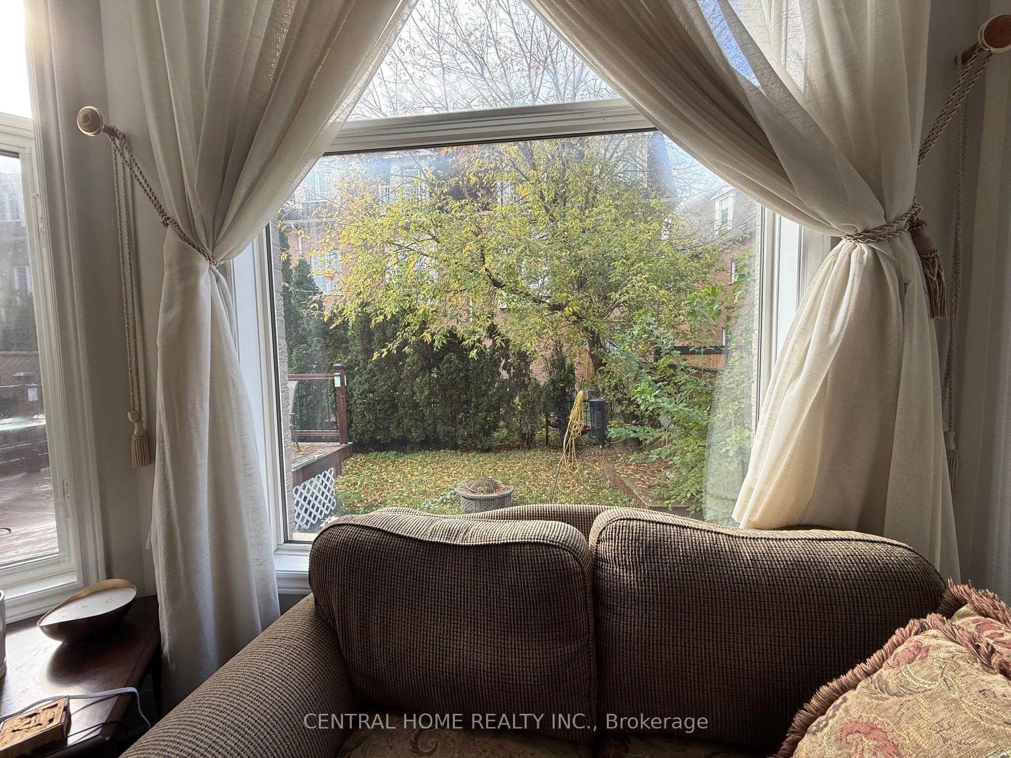 89 Old Colony Road, #main floor